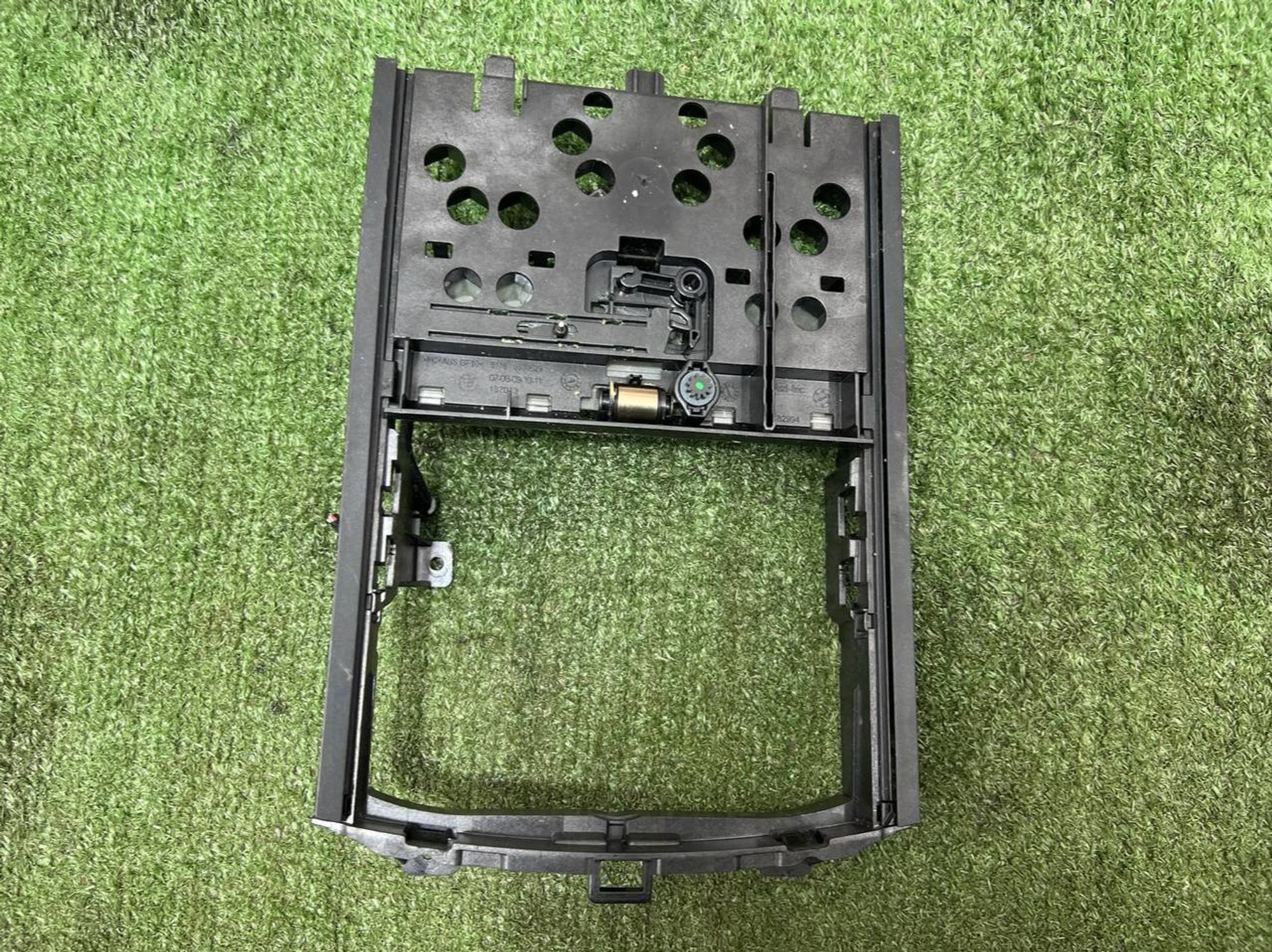 https://ycs.partsauto.market/partsauto-images/thmbs/userImages/h353NjtZg3VDP19b5HMt7LlpbQ93/part/b655fd3c-f781-4d98-991e-759fcbdd4169_1731333310912.jpg