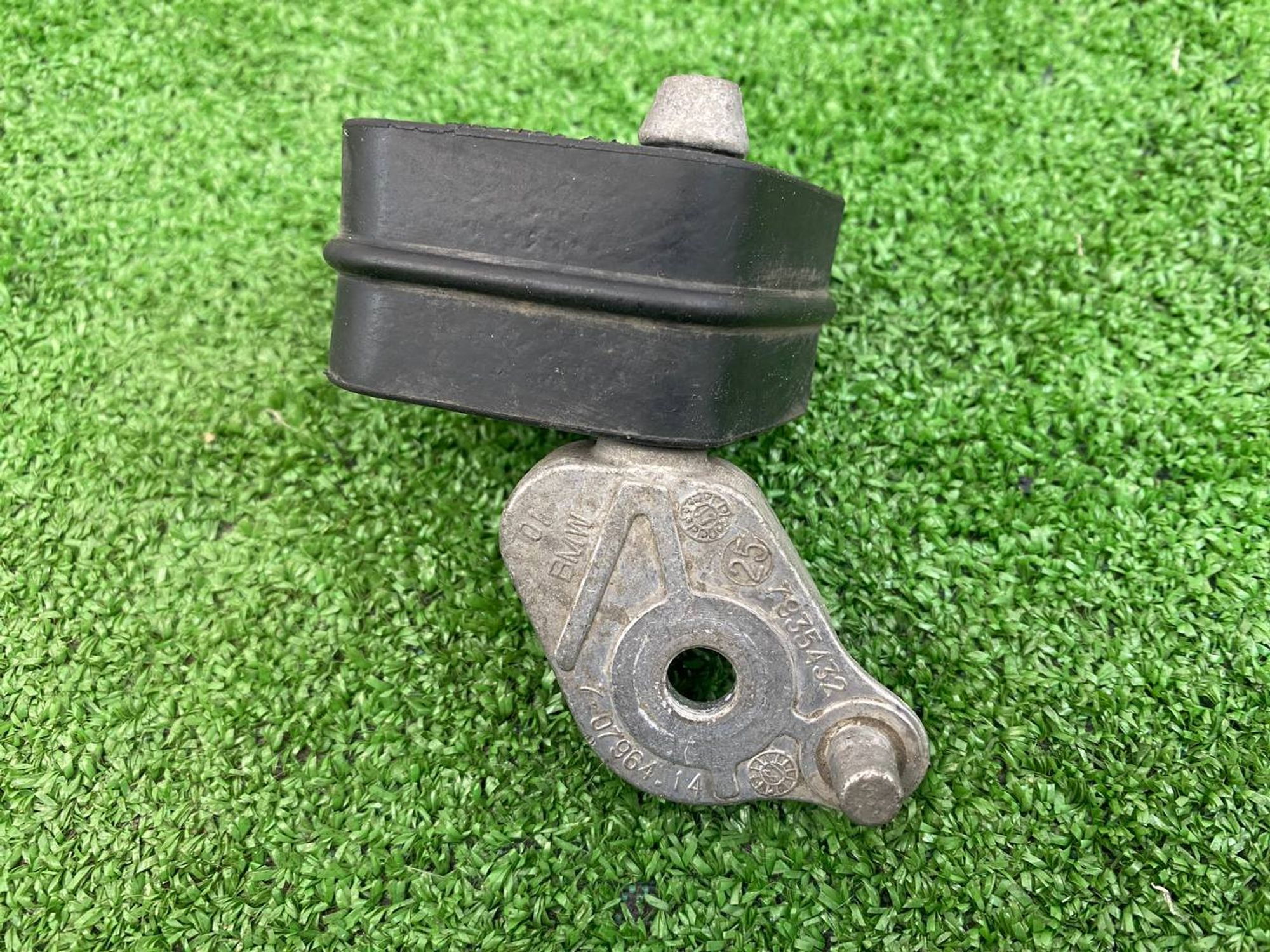 https://ycs.partsauto.market/partsauto-images/thmbs/userImages/h353NjtZg3VDP19b5HMt7LlpbQ93/part/b7565655-185c-4f13-8e9e-f12001fe8f8f_1743778897989.jpg