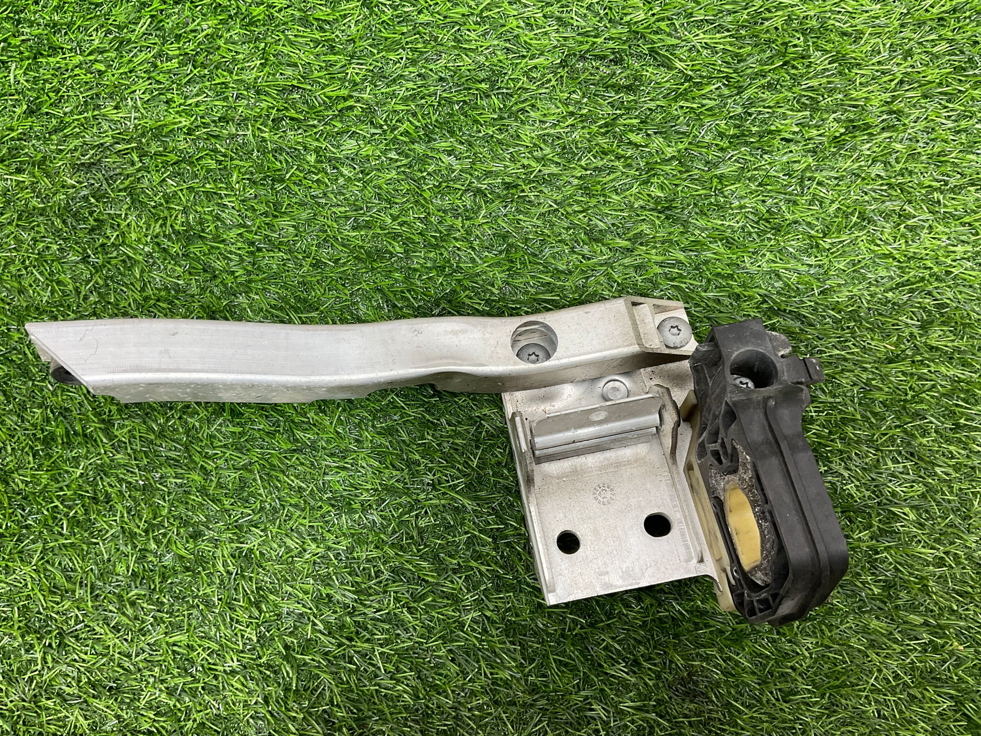 Крепление переднего усилителя левое BMW 5F10/F11, 2500 рублей, Москва