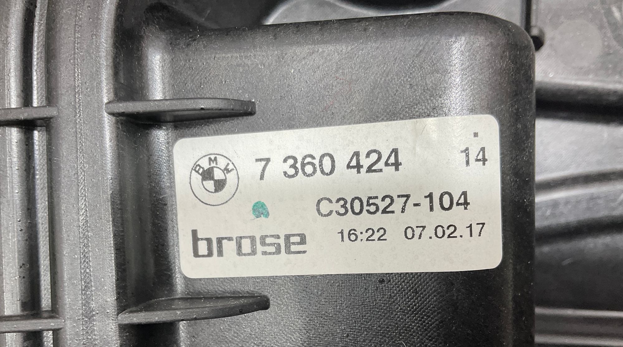 https://ycs.partsauto.market/partsauto-images/thmbs/userImages/h353NjtZg3VDP19b5HMt7LlpbQ93/part/b7d4d8bf-89a9-42bd-b94b-0cc19a4dad94_1737991646248.jpg