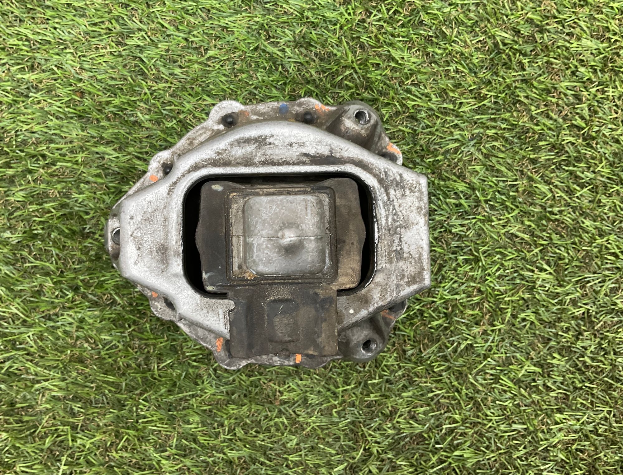 https://ycs.partsauto.market/partsauto-images/thmbs/userImages/h353NjtZg3VDP19b5HMt7LlpbQ93/part/b897f9c4-ffbf-45e8-8fb0-fe7a9e812ef9_1749114852350.jpg