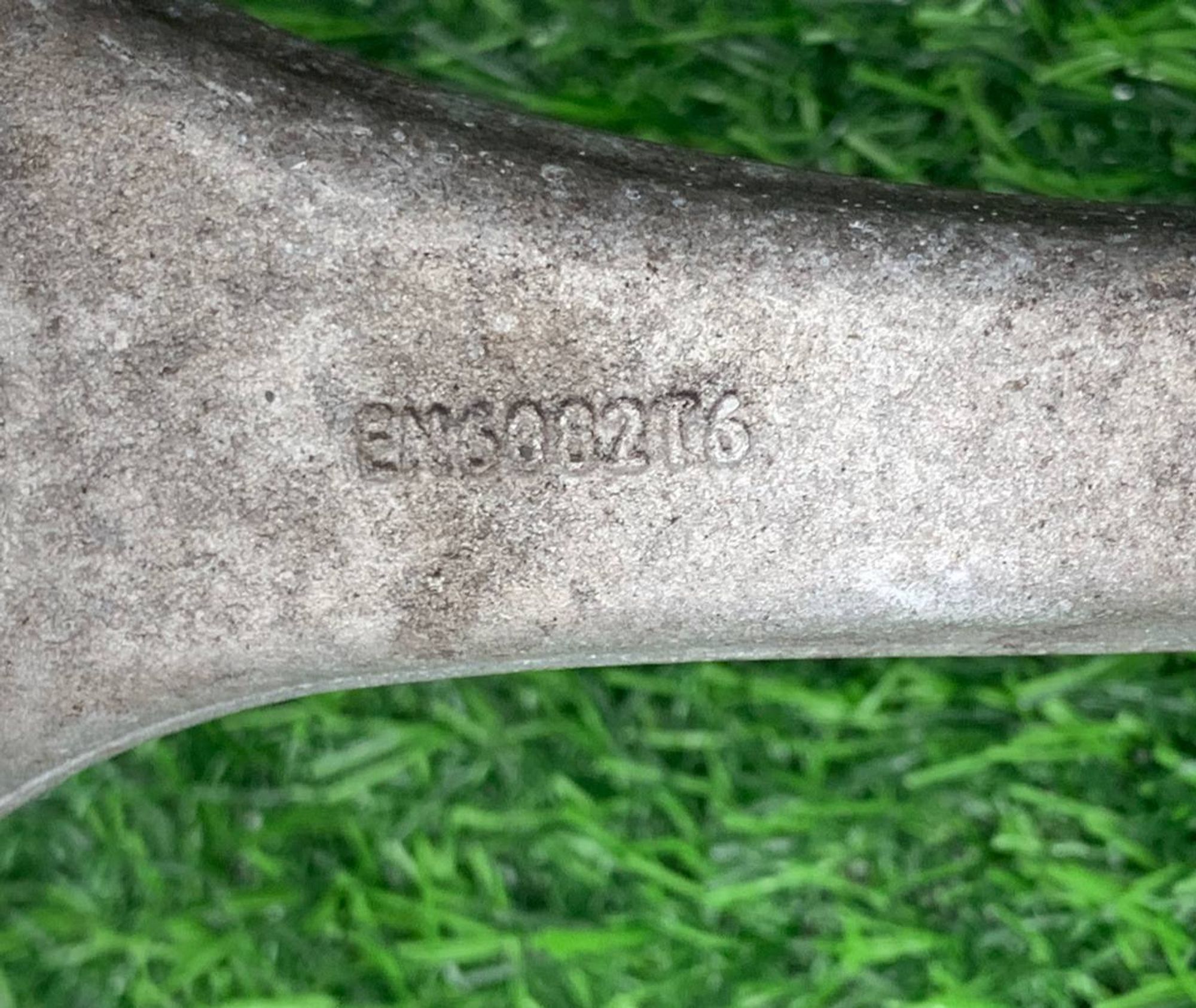 https://ycs.partsauto.market/partsauto-images/thmbs/userImages/h353NjtZg3VDP19b5HMt7LlpbQ93/part/b89f0be7-0658-4515-b5a9-c27efa7cfdc9_1732610850289.jpg