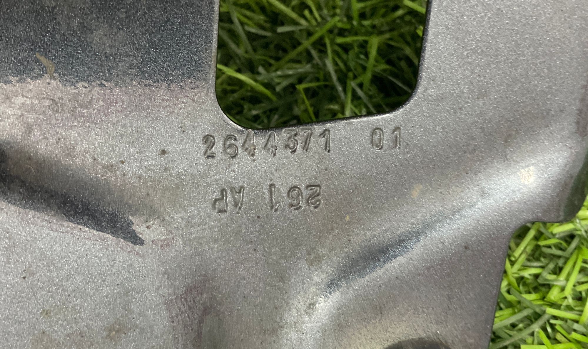https://ycs.partsauto.market/partsauto-images/thmbs/userImages/h353NjtZg3VDP19b5HMt7LlpbQ93/part/bb77dd45-e682-4560-8729-9dd7d494eb5c_1742307600585.jpg
