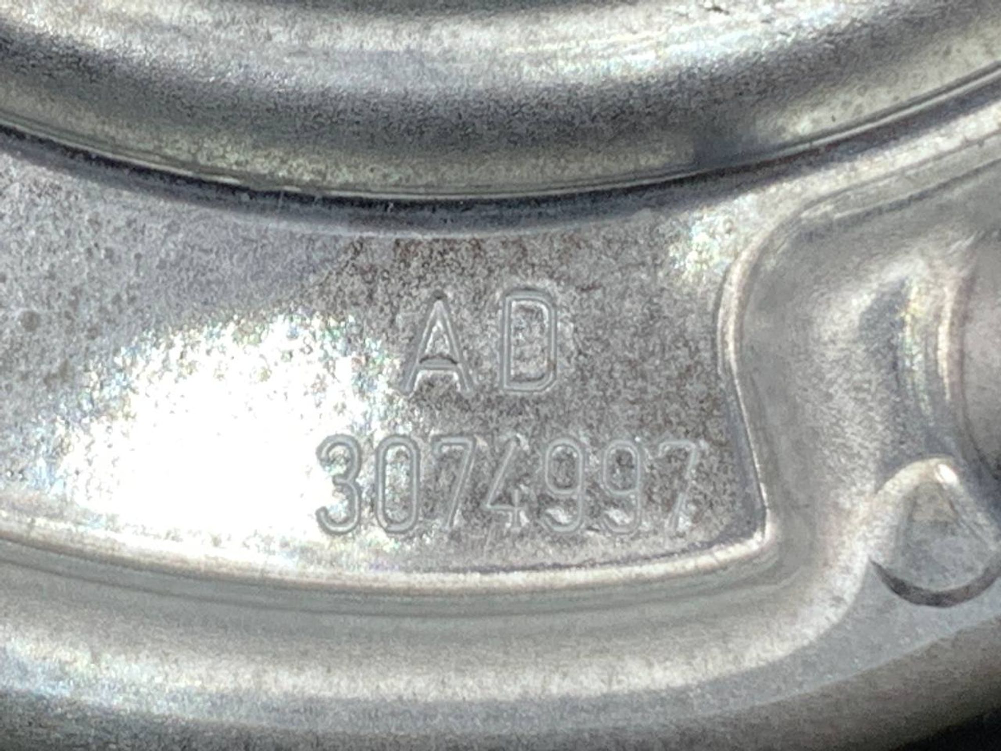 https://ycs.partsauto.market/partsauto-images/thmbs/userImages/h353NjtZg3VDP19b5HMt7LlpbQ93/part/bbd38468-7196-4262-9be6-2a3168ba9497_1718612201722.jpg