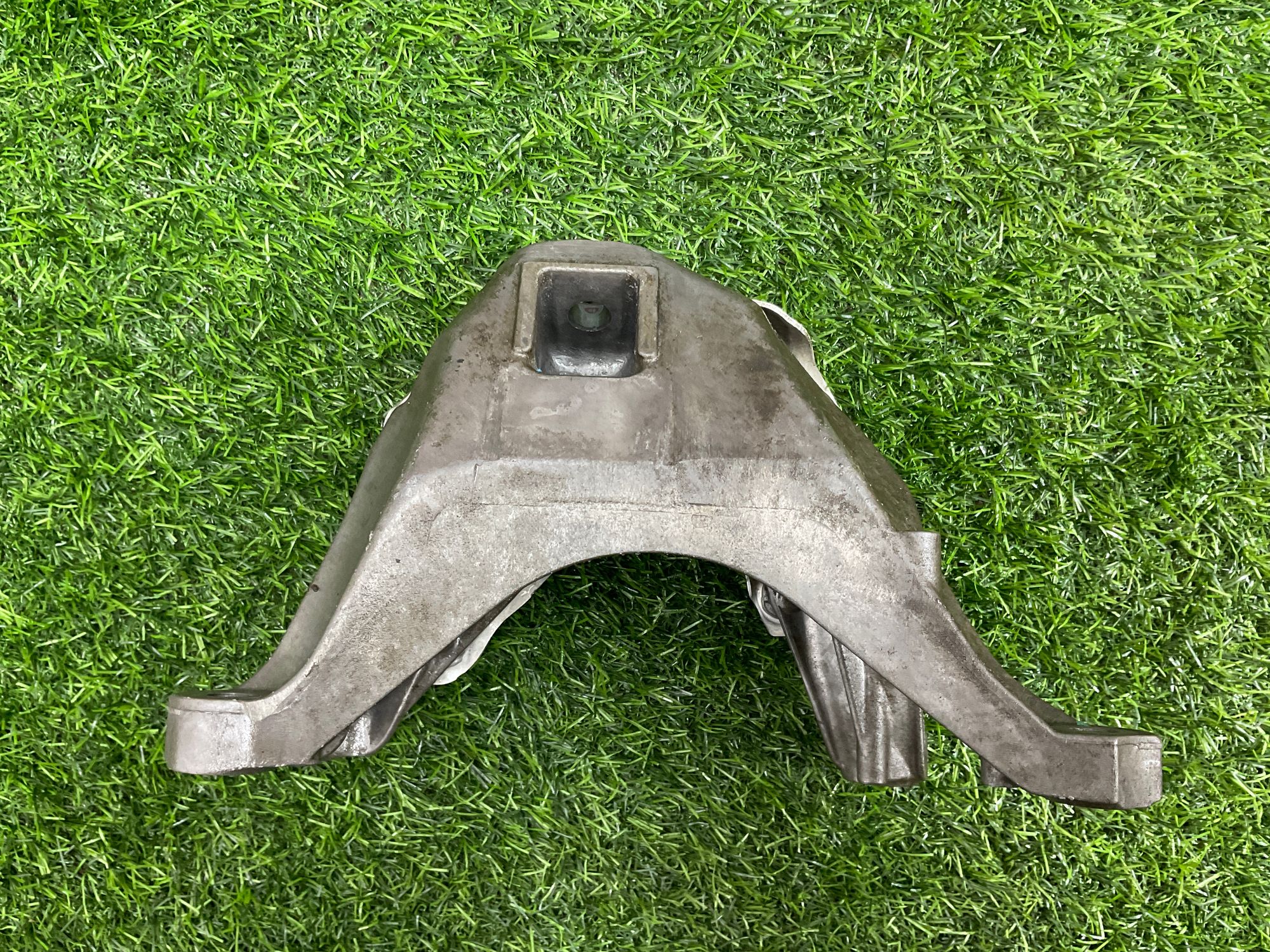 https://ycs.partsauto.market/partsauto-images/thmbs/userImages/h353NjtZg3VDP19b5HMt7LlpbQ93/part/bc15a942-10a7-4b52-a0a5-4ee53da4c9e5_1741596630699.jpg