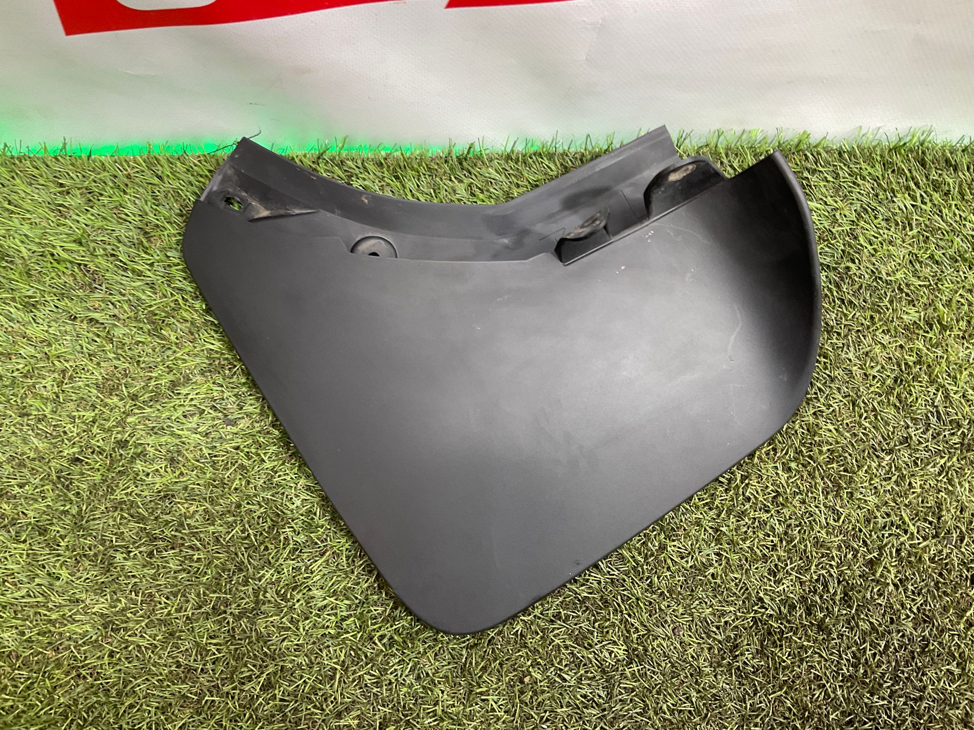 Брызговик задний левый Toyota Land Cruiser 300 (2021—2023) 2022, 3000 рублей, Москва