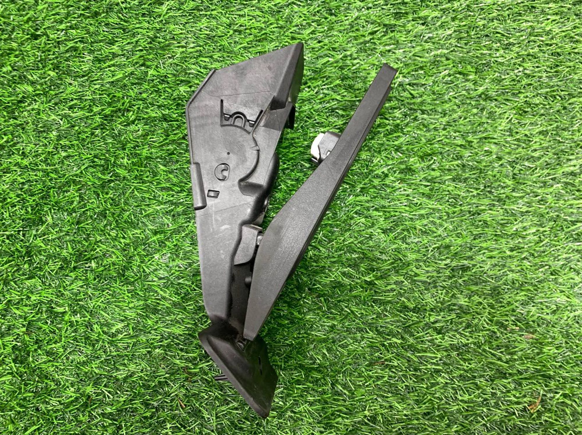 https://ycs.partsauto.market/partsauto-images/thmbs/userImages/h353NjtZg3VDP19b5HMt7LlpbQ93/part/bce2b7ad-5e9b-43f2-b40f-6168c0740fc9_1732868632782.jpg