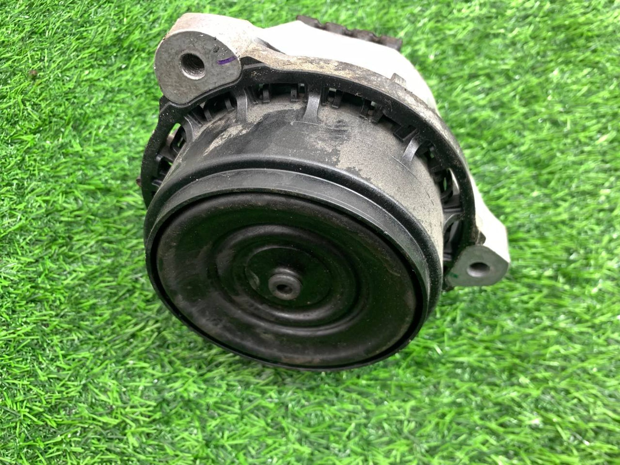 https://ycs.partsauto.market/partsauto-images/thmbs/userImages/h353NjtZg3VDP19b5HMt7LlpbQ93/part/bce73e44-0206-4a7b-9c6d-b580965c51b1_1733227199224.jpg