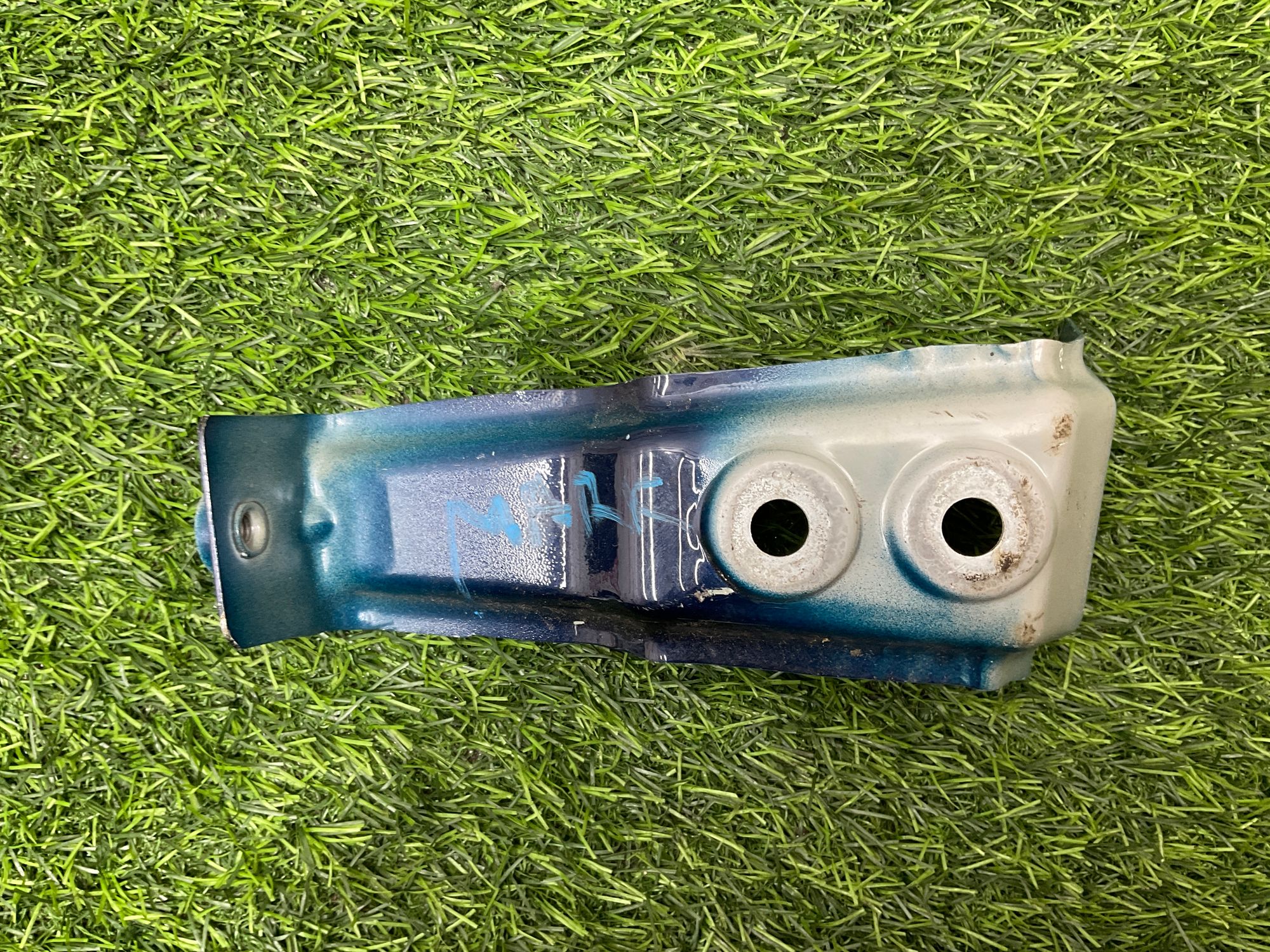 https://ycs.partsauto.market/partsauto-images/thmbs/userImages/h353NjtZg3VDP19b5HMt7LlpbQ93/part/bddfb689-cf4b-453b-8b2b-7eacbaf2217e_1735049083279.jpg
