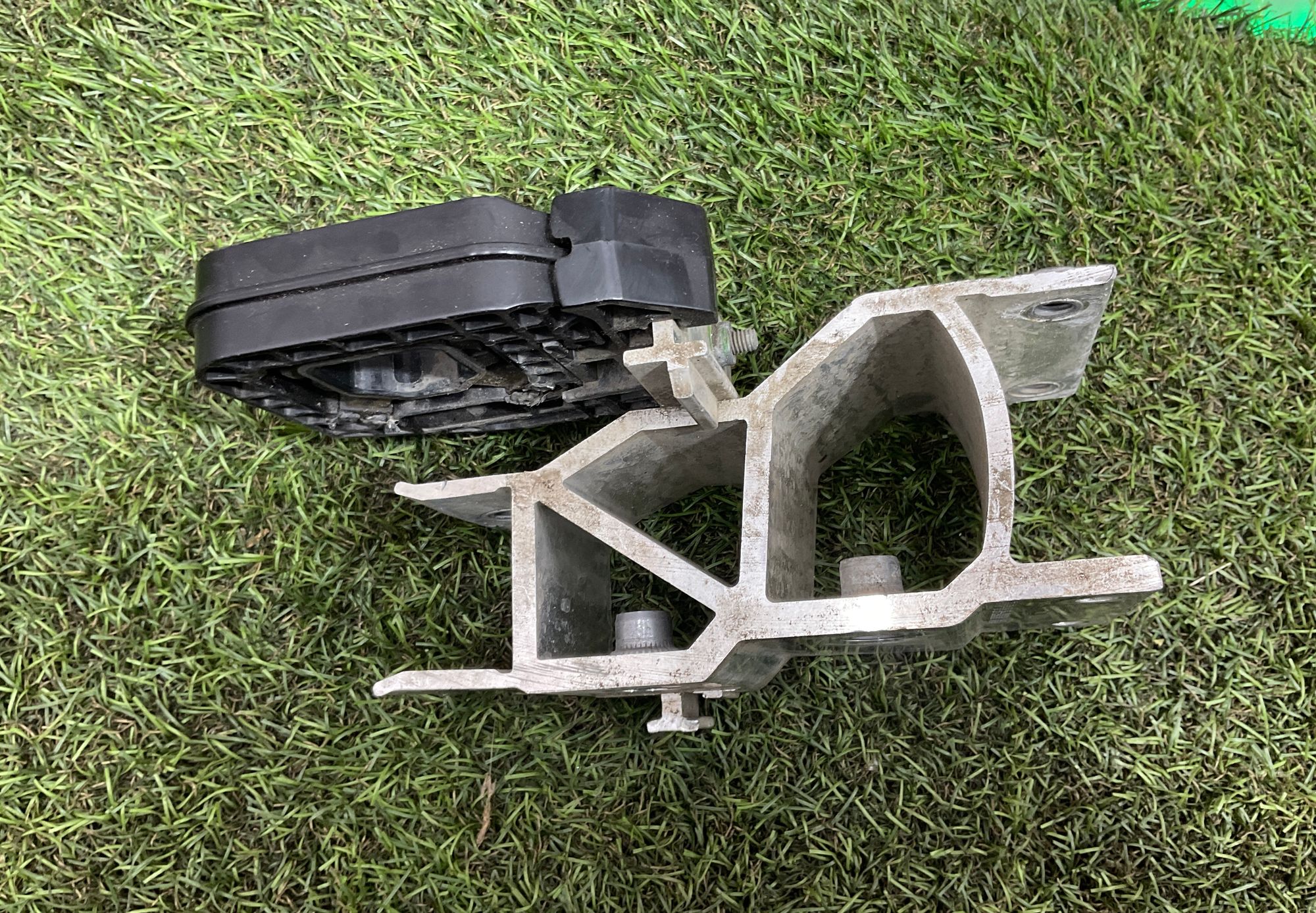 Кронштейн переднего усилителя левый BMW X3 M F97 рестайлинг 2022, 3500 рублей, Москва