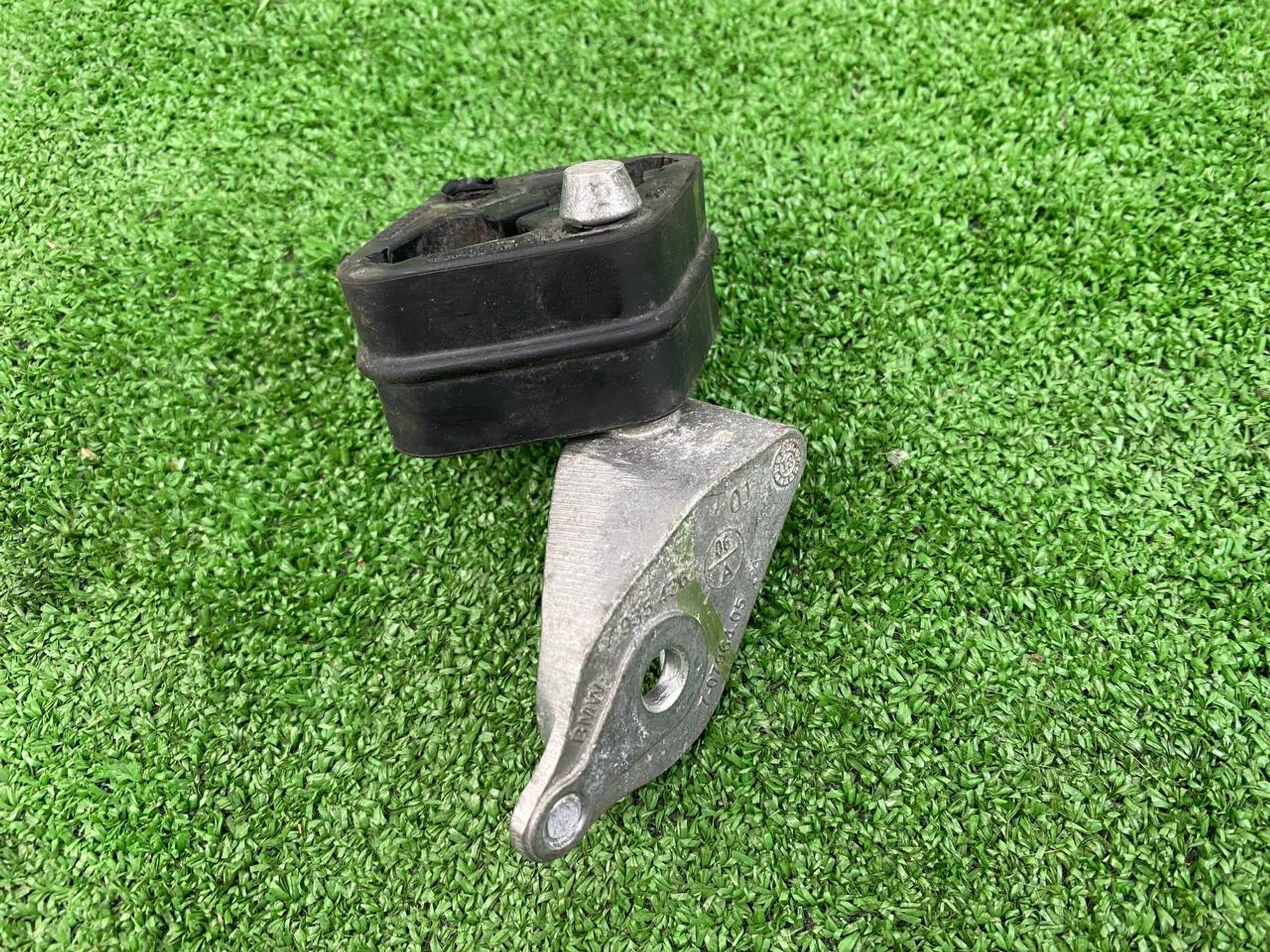 https://ycs.partsauto.market/partsauto-images/thmbs/userImages/h353NjtZg3VDP19b5HMt7LlpbQ93/part/bf201f56-14a2-4229-9079-4fbf719f20d5_1744210139580.jpg
