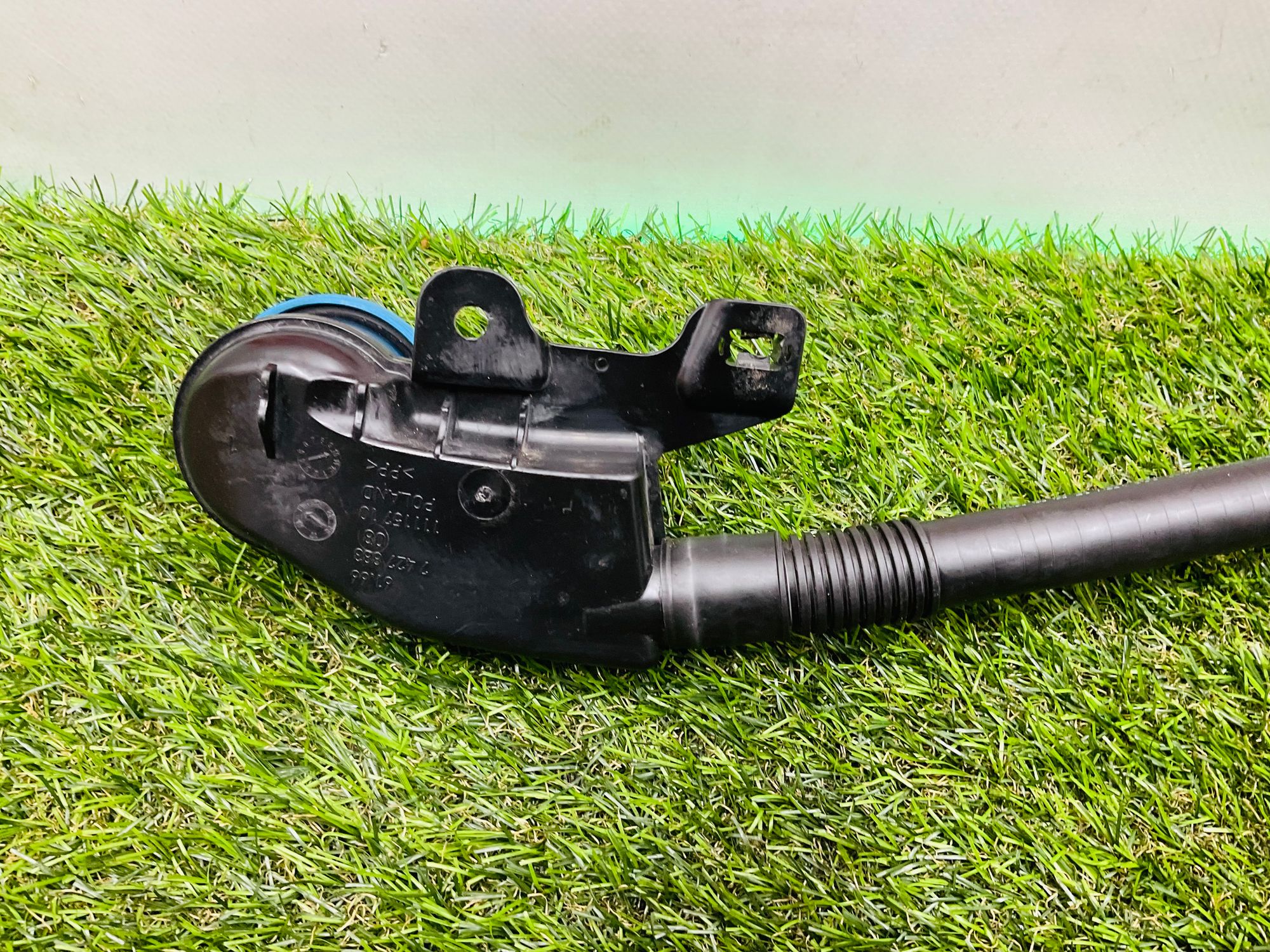 https://ycs.partsauto.market/partsauto-images/thmbs/userImages/h353NjtZg3VDP19b5HMt7LlpbQ93/part/bfe6b8f2-e583-4b24-bb97-b3490080d2ab_1785331526562.jpg
