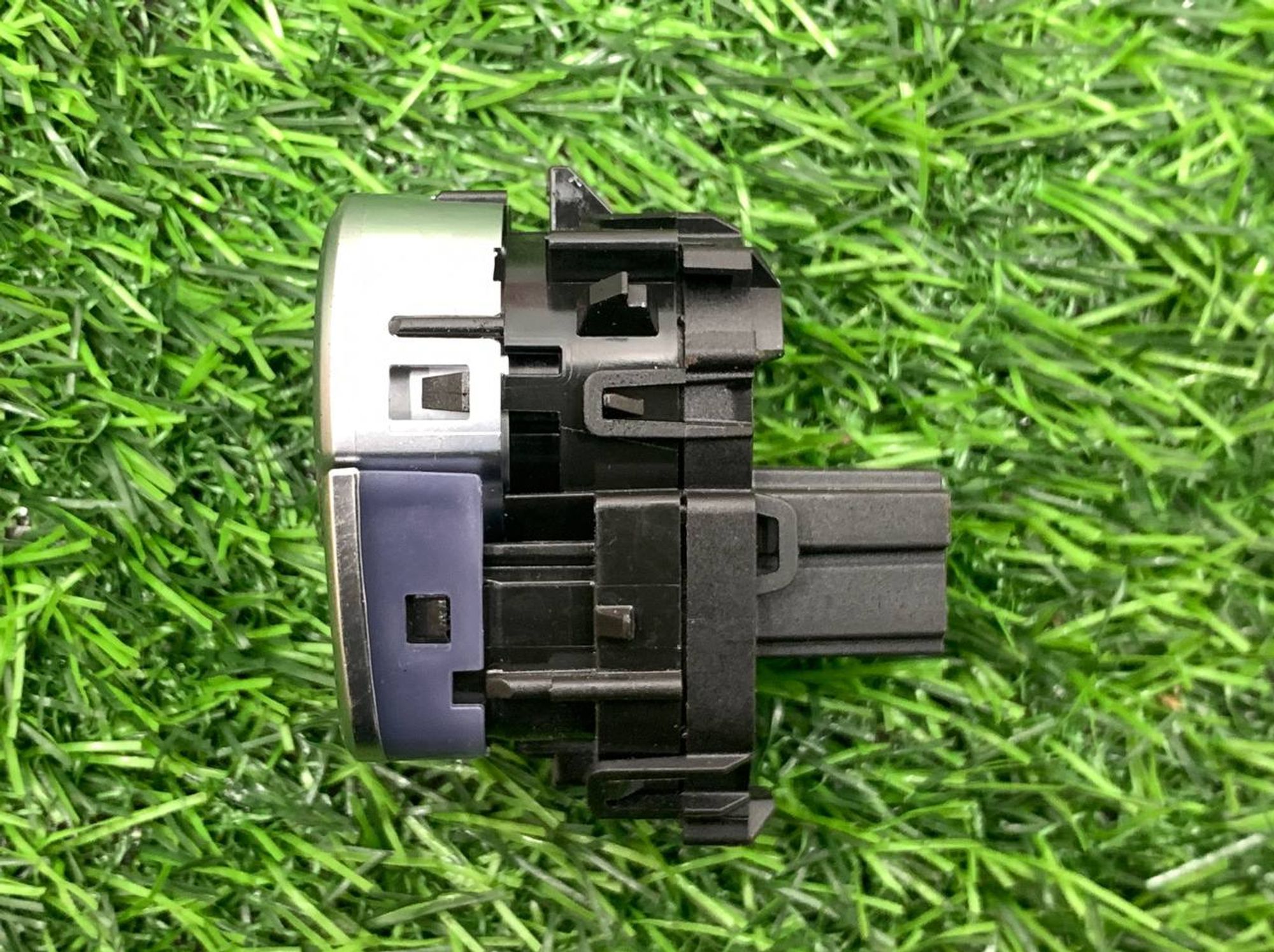 https://ycs.partsauto.market/partsauto-images/thmbs/userImages/h353NjtZg3VDP19b5HMt7LlpbQ93/part/c00ebdbc-6d17-41b2-b00f-5ff9f5d9804e_1733476907217.jpg
