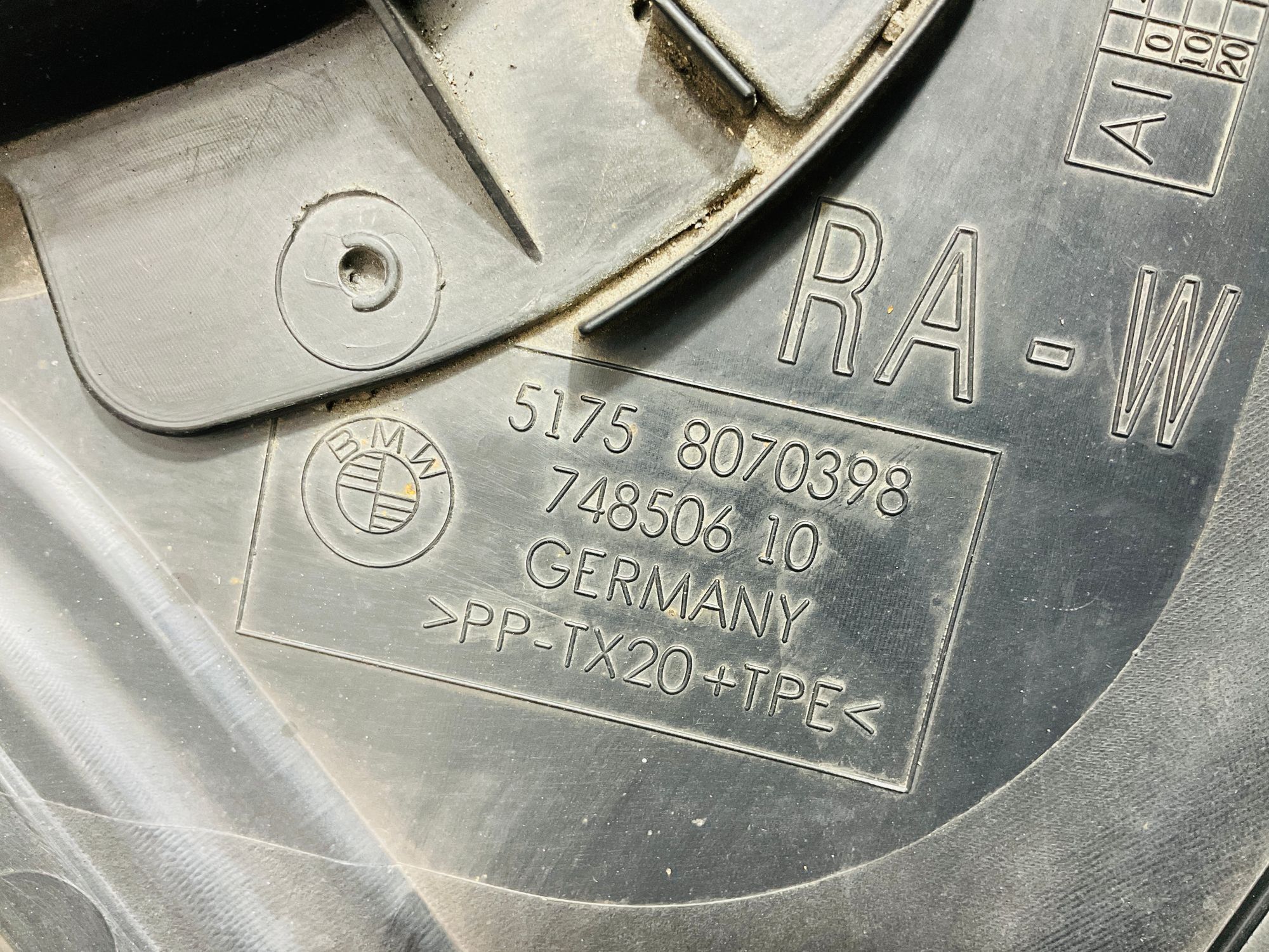 https://ycs.partsauto.market/partsauto-images/thmbs/userImages/h353NjtZg3VDP19b5HMt7LlpbQ93/part/c05f2d5a-6840-4e7c-a3be-5247fe81f90a_1778771706798.jpg