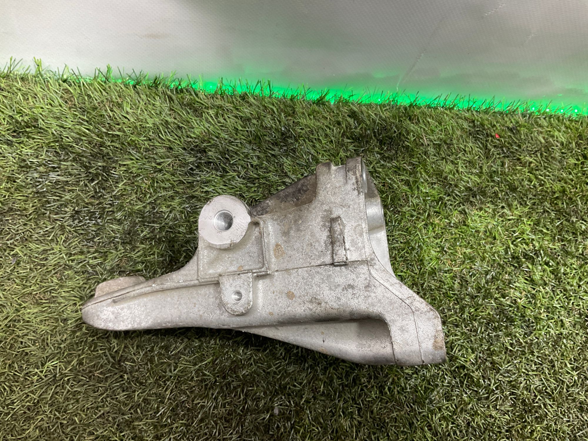 Кронштейн двигателя 654920 правый Mercedes-Benz C-Класс E-Класс, W213/S213 рестайлинг (2020—2023), 3000 рублей, Москва