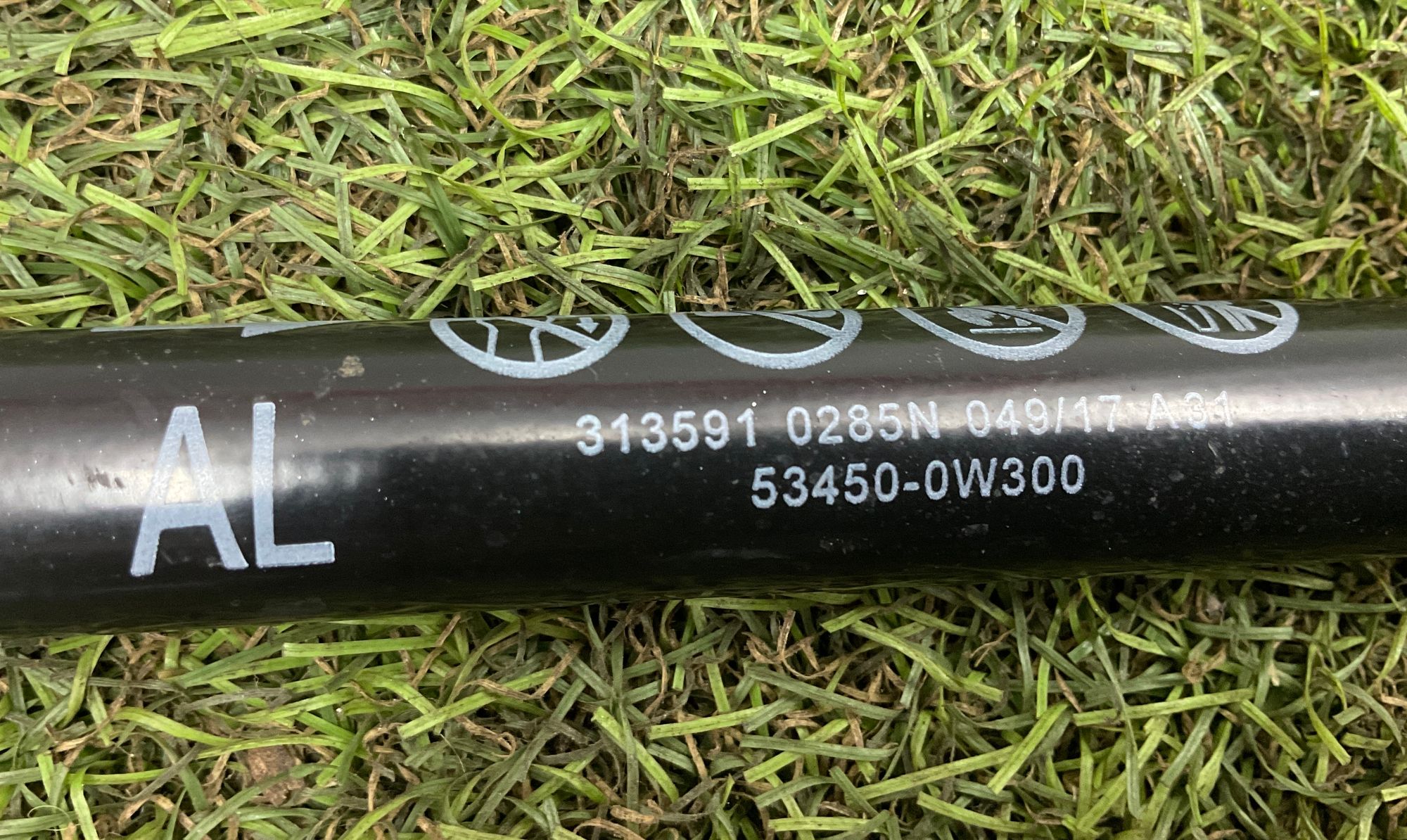 Амортизатор капота левый Toyota Land Cruiser 200 рестайлинг 2 (2015—2023) 2021, 5000 рублей, Москва