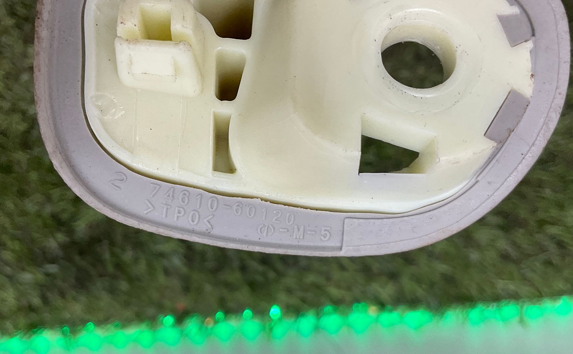 Поручень салона передний Toyota Land Cruiser 200 рестайлинг 2 (2015—2023) 2017, 1000 рублей, Москва