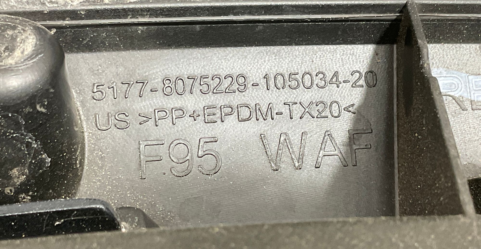 https://ycs.partsauto.market/partsauto-images/thmbs/userImages/h353NjtZg3VDP19b5HMt7LlpbQ93/part/c1094f8f-19d2-432b-a1c4-164229dba020_1734707678508.jpg