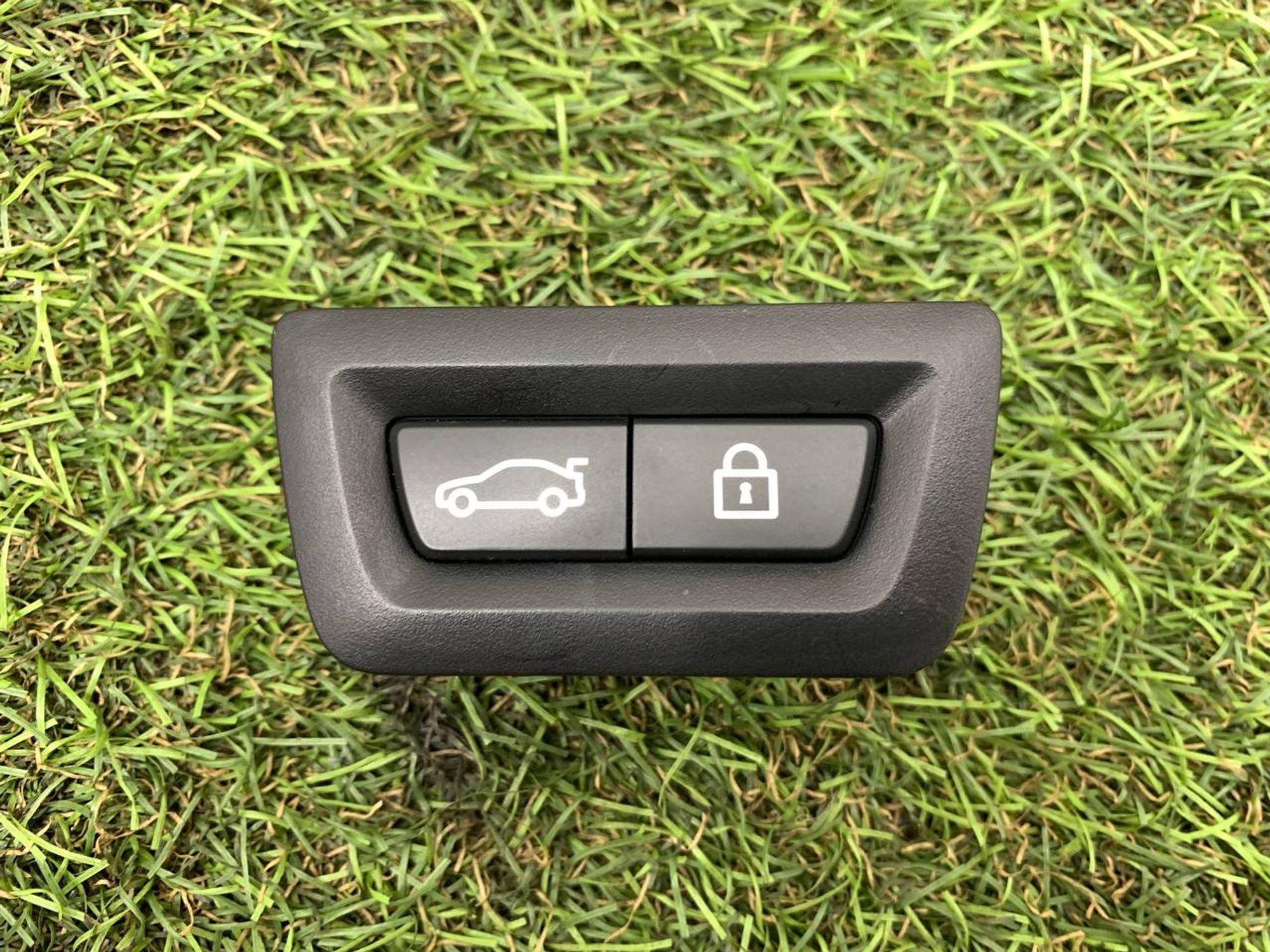 https://ycs.partsauto.market/partsauto-images/thmbs/userImages/h353NjtZg3VDP19b5HMt7LlpbQ93/part/c152f663-572b-4397-8132-313f7d01405a_1717837278926.jpg