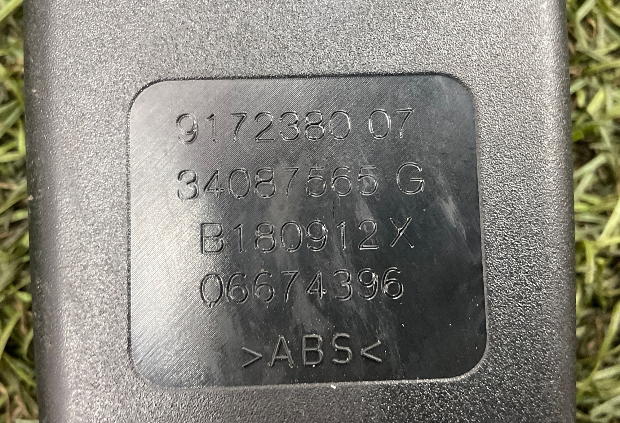 Замок ремня безопасности задний правый BMW 6 F06, 1000 рублей, Москва