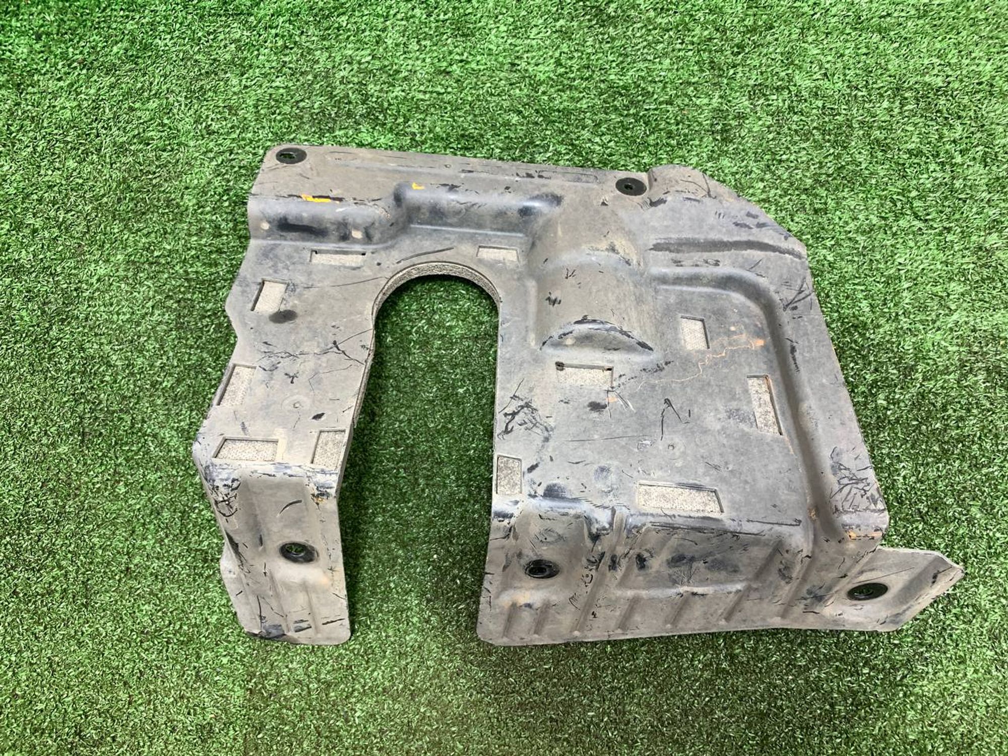 https://ycs.partsauto.market/partsauto-images/thmbs/userImages/h353NjtZg3VDP19b5HMt7LlpbQ93/part/c19c72e0-93c6-475a-9b76-6828f9a23bb8_1724834065231.jpg