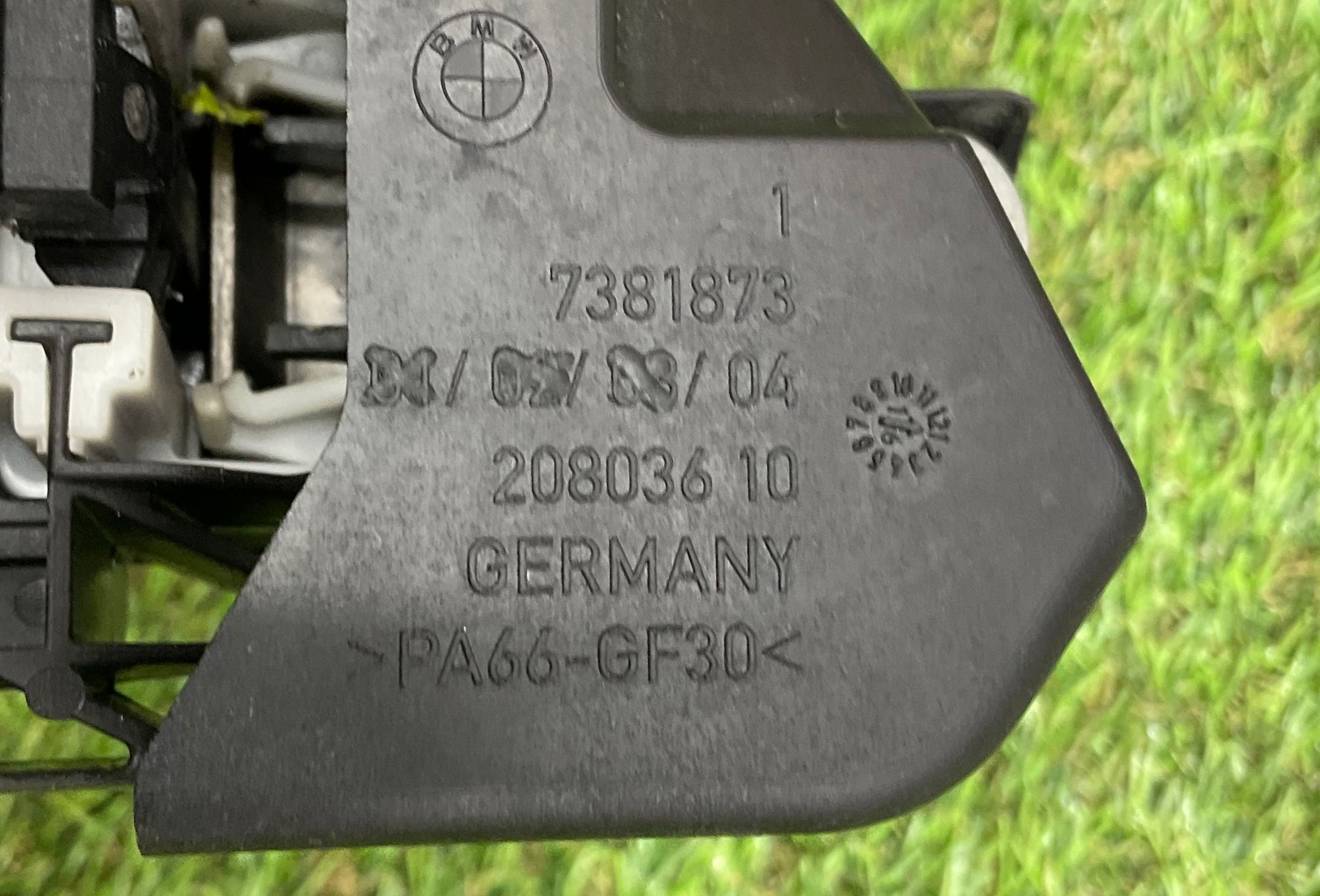 https://ycs.partsauto.market/partsauto-images/thmbs/userImages/h353NjtZg3VDP19b5HMt7LlpbQ93/part/c1aeba66-5d5d-485f-a681-a070670369cd_1747124212812.jpg