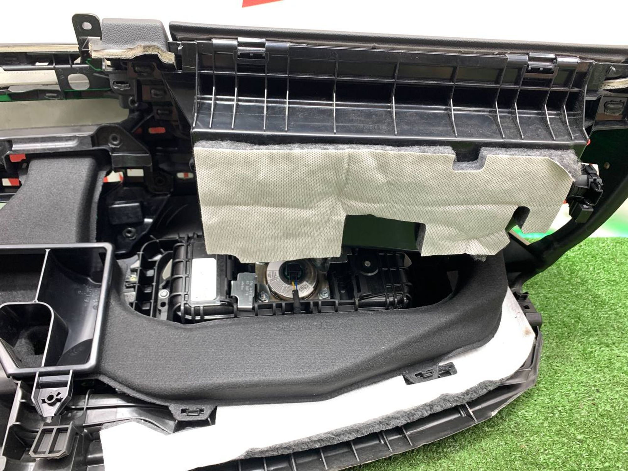 https://ycs.partsauto.market/partsauto-images/thmbs/userImages/h353NjtZg3VDP19b5HMt7LlpbQ93/part/c2281763-6810-4830-afb4-ec0e663ff7f4_1720683529244.jpg
