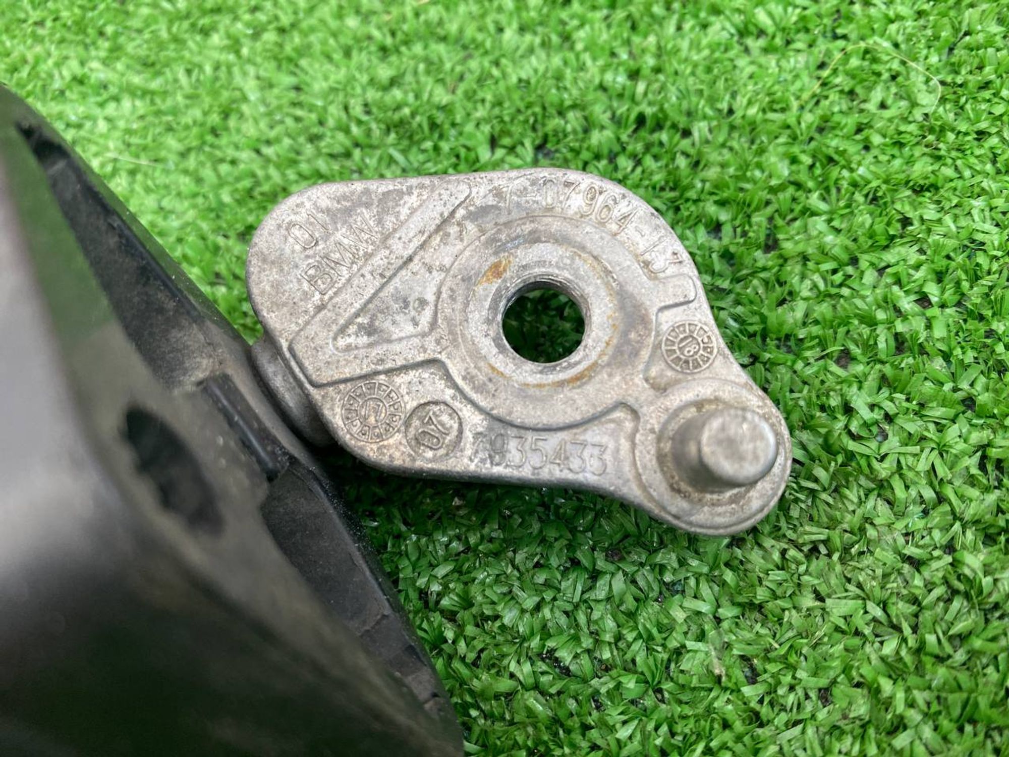 https://ycs.partsauto.market/partsauto-images/thmbs/userImages/h353NjtZg3VDP19b5HMt7LlpbQ93/part/c22a107f-a81f-4b32-874a-5ad1a804f112_1743777856303.jpg