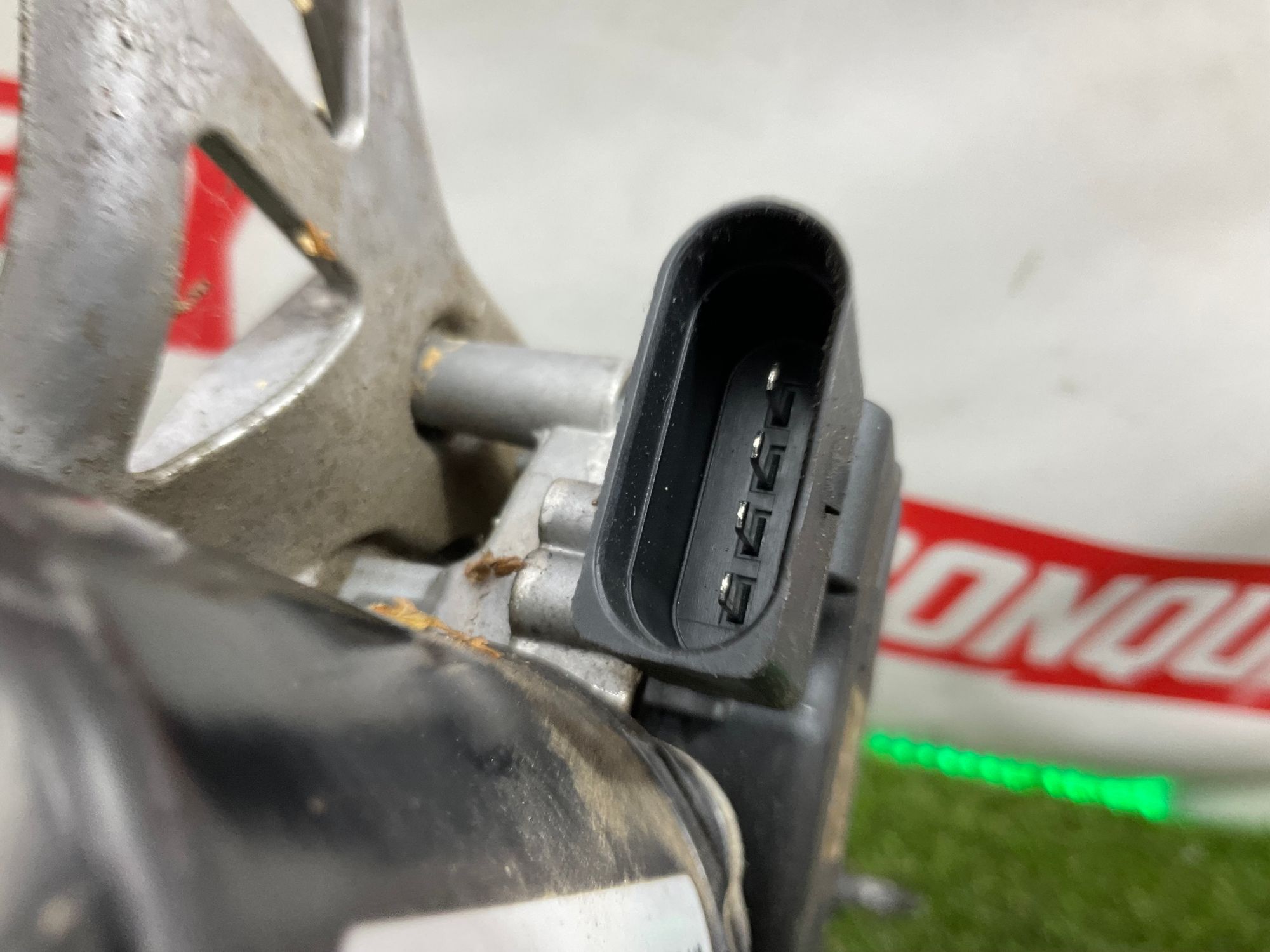 https://ycs.partsauto.market/partsauto-images/thmbs/userImages/h353NjtZg3VDP19b5HMt7LlpbQ93/part/c29247ee-9005-4a83-a634-e07bccdb37c1_1786792371424.jpg