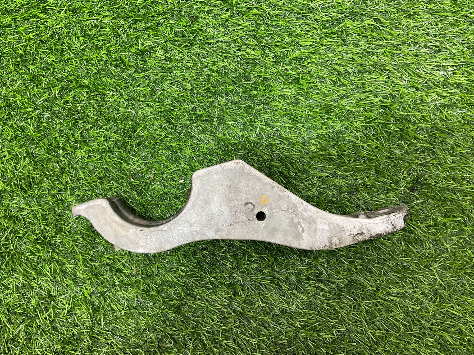https://ycs.partsauto.market/partsauto-images/thmbs/userImages/h353NjtZg3VDP19b5HMt7LlpbQ93/part/c3623f40-e11f-499a-9644-b6d7ee9c6d07_1733744882689.jpg