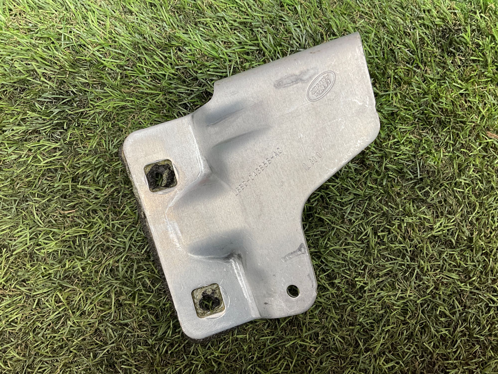 Крепление передней консоли правое Land Rover Defender, II L663, 1000 рублей, Москва