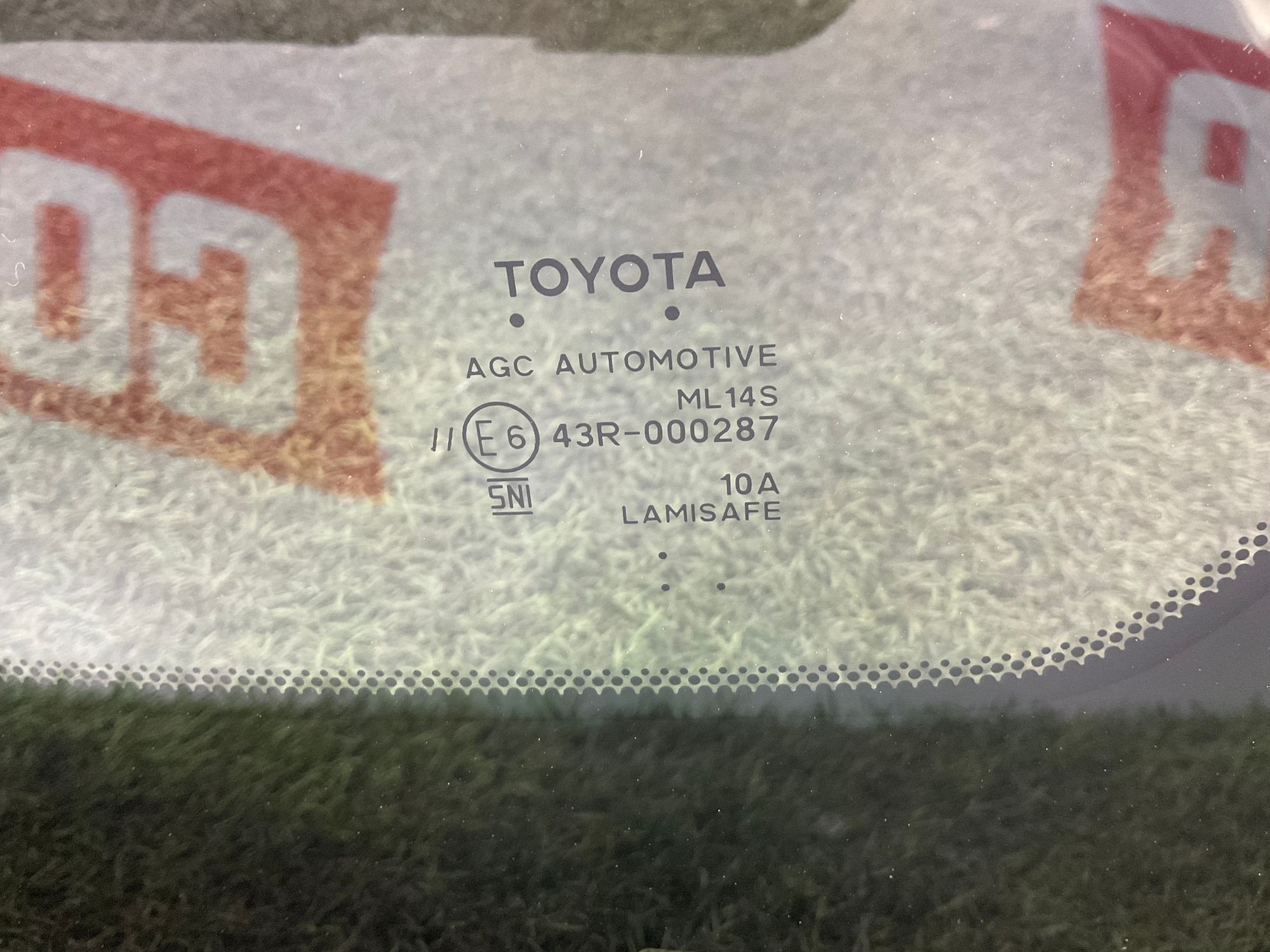 Лобовое стекло Toyota Land Cruiser 300 2024 год, 40000 рублей, Москва