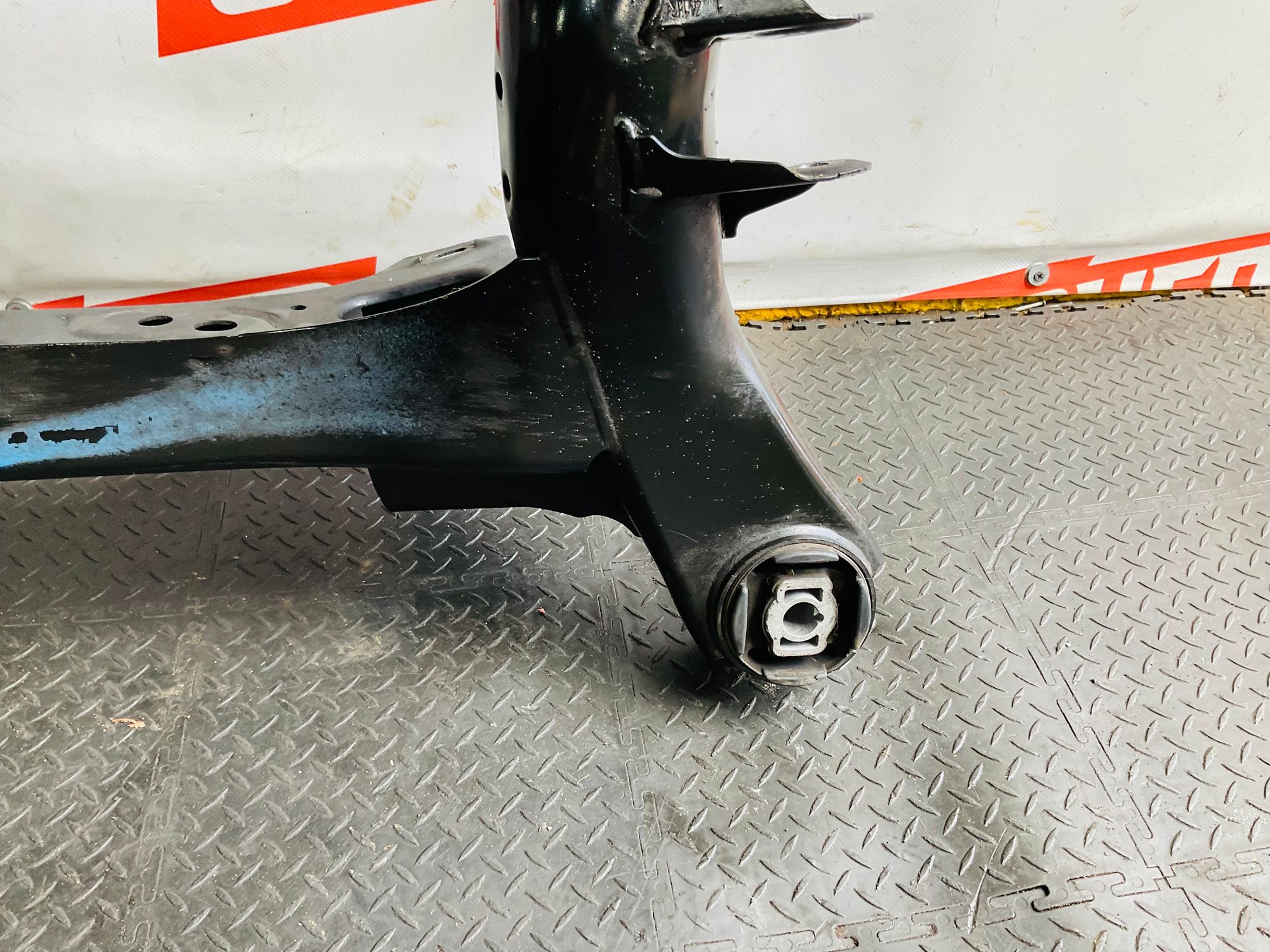 https://ycs.partsauto.market/partsauto-images/thmbs/userImages/h353NjtZg3VDP19b5HMt7LlpbQ93/part/c57ebe66-b862-4ad1-af7b-7216b945f64e_1781617327315.jpg
