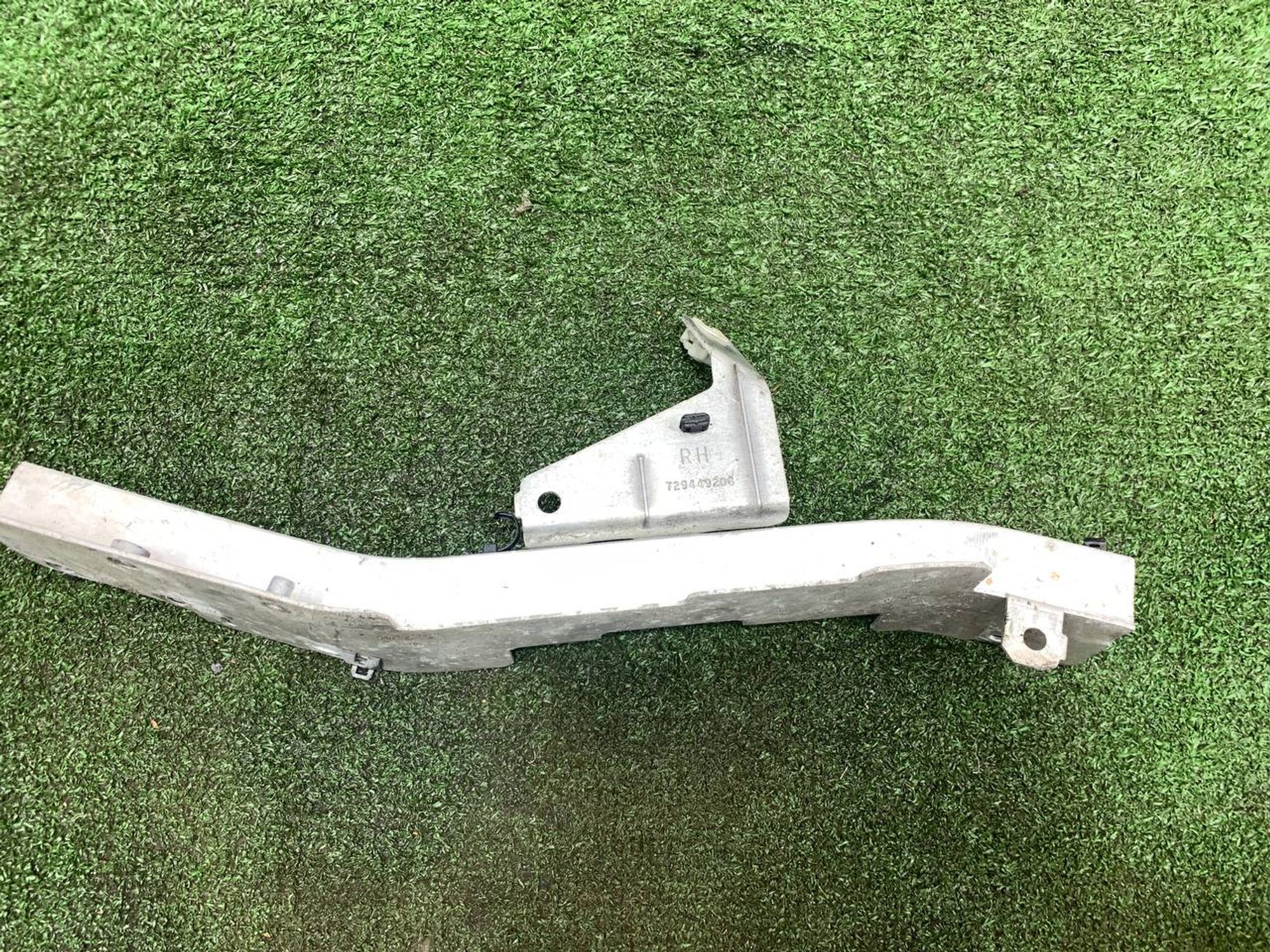 https://ycs.partsauto.market/partsauto-images/thmbs/userImages/h353NjtZg3VDP19b5HMt7LlpbQ93/part/c5c12e52-f860-4f1d-a9e8-74e2a16a202f_1727422928058.jpg