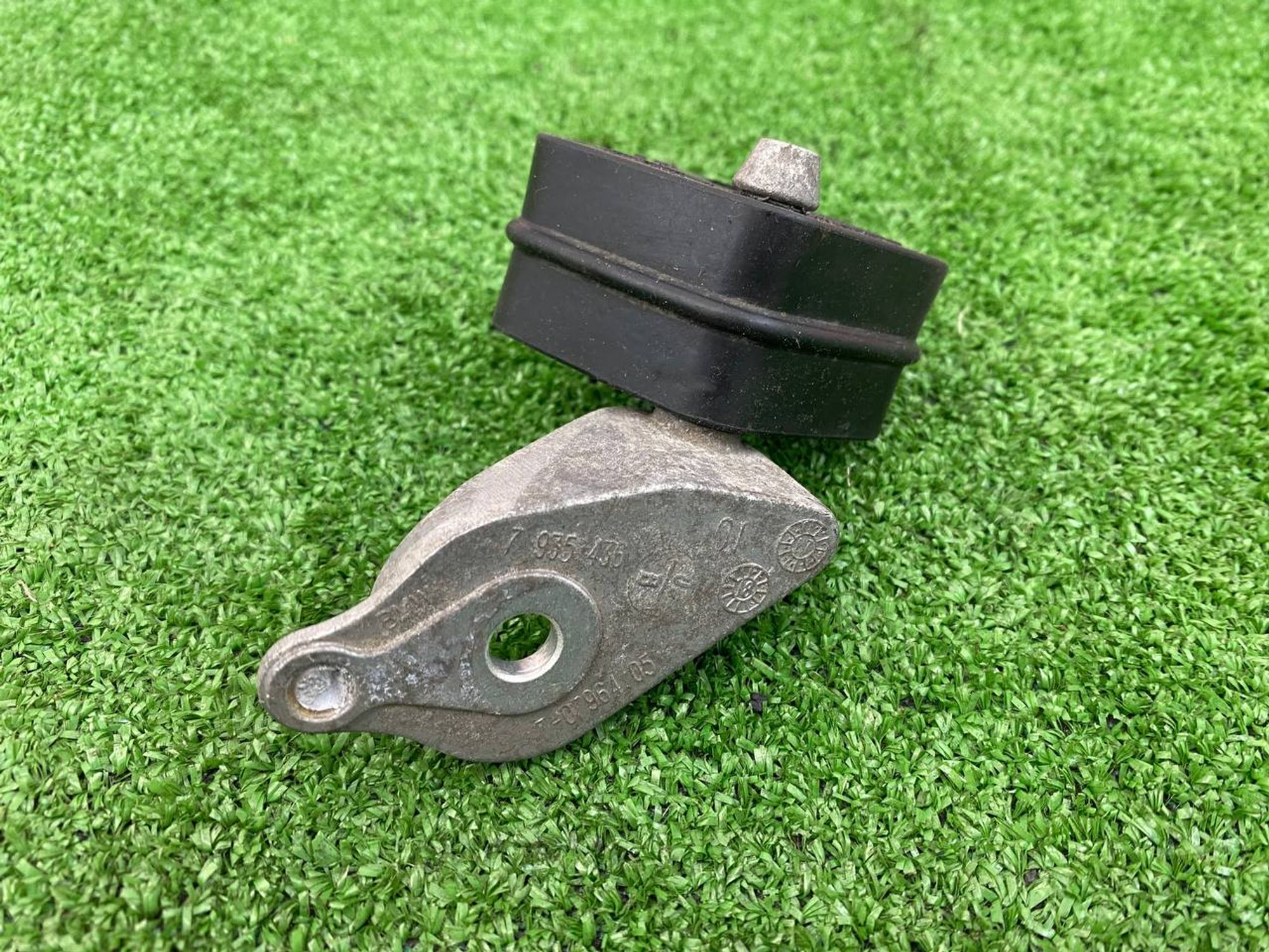 https://ycs.partsauto.market/partsauto-images/thmbs/userImages/h353NjtZg3VDP19b5HMt7LlpbQ93/part/c5c2963c-a672-4c62-b1cb-a97a7d125f30_1743838870127.jpg