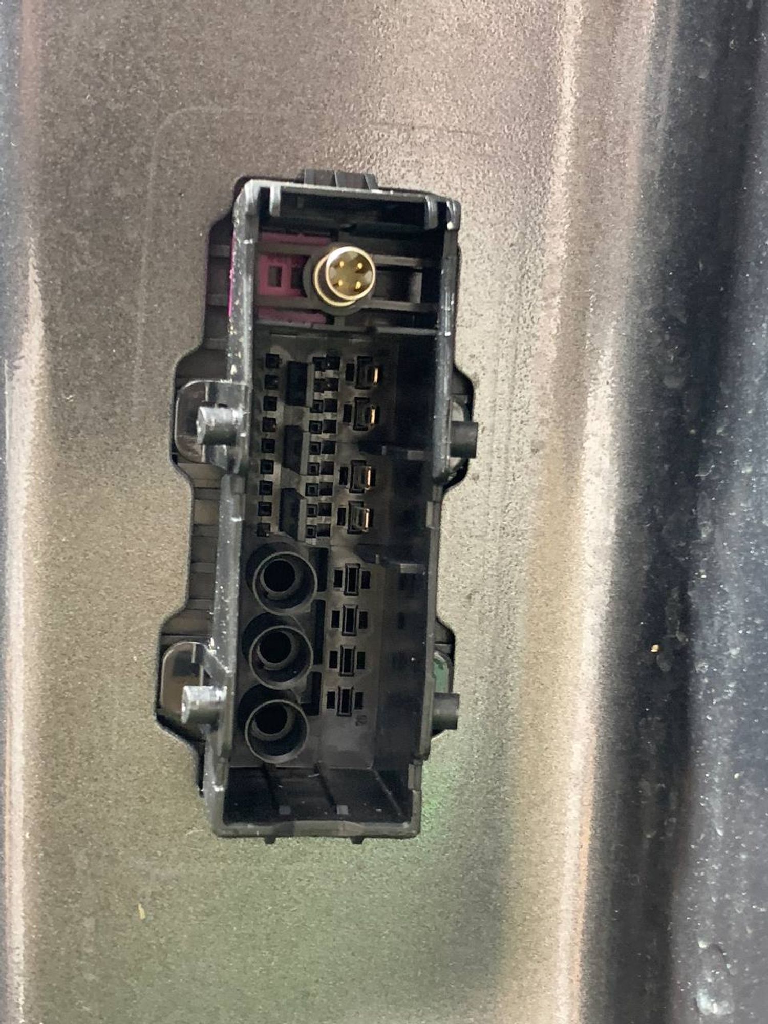 https://ycs.partsauto.market/partsauto-images/thmbs/userImages/h353NjtZg3VDP19b5HMt7LlpbQ93/part/c5e47136-feab-4380-a558-1e7f7e7bf602_1732096456896.jpg