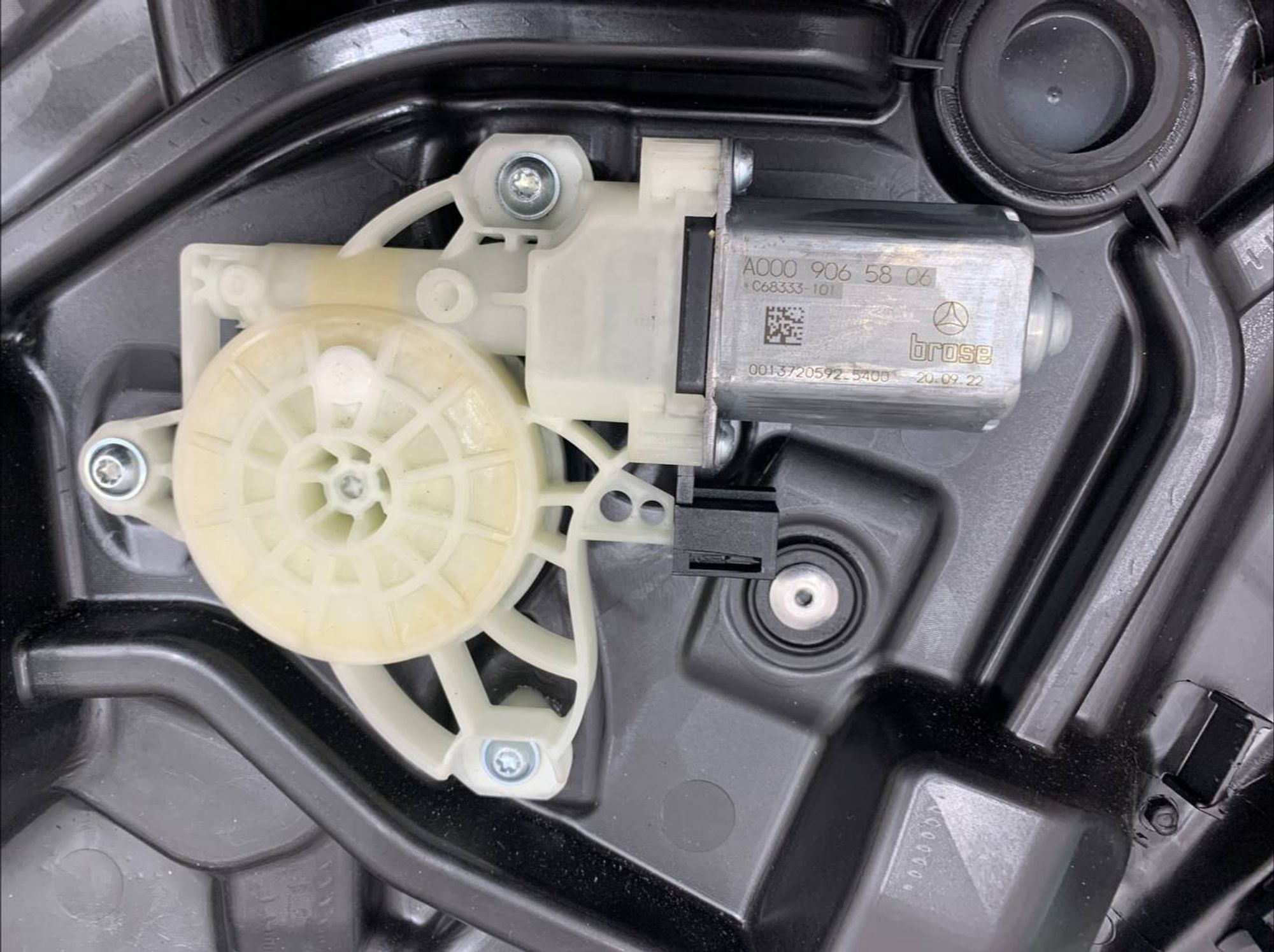 https://ycs.partsauto.market/partsauto-images/thmbs/userImages/h353NjtZg3VDP19b5HMt7LlpbQ93/part/c698ee57-3e95-413e-8017-4b82332f68b3_1732104363292.jpg