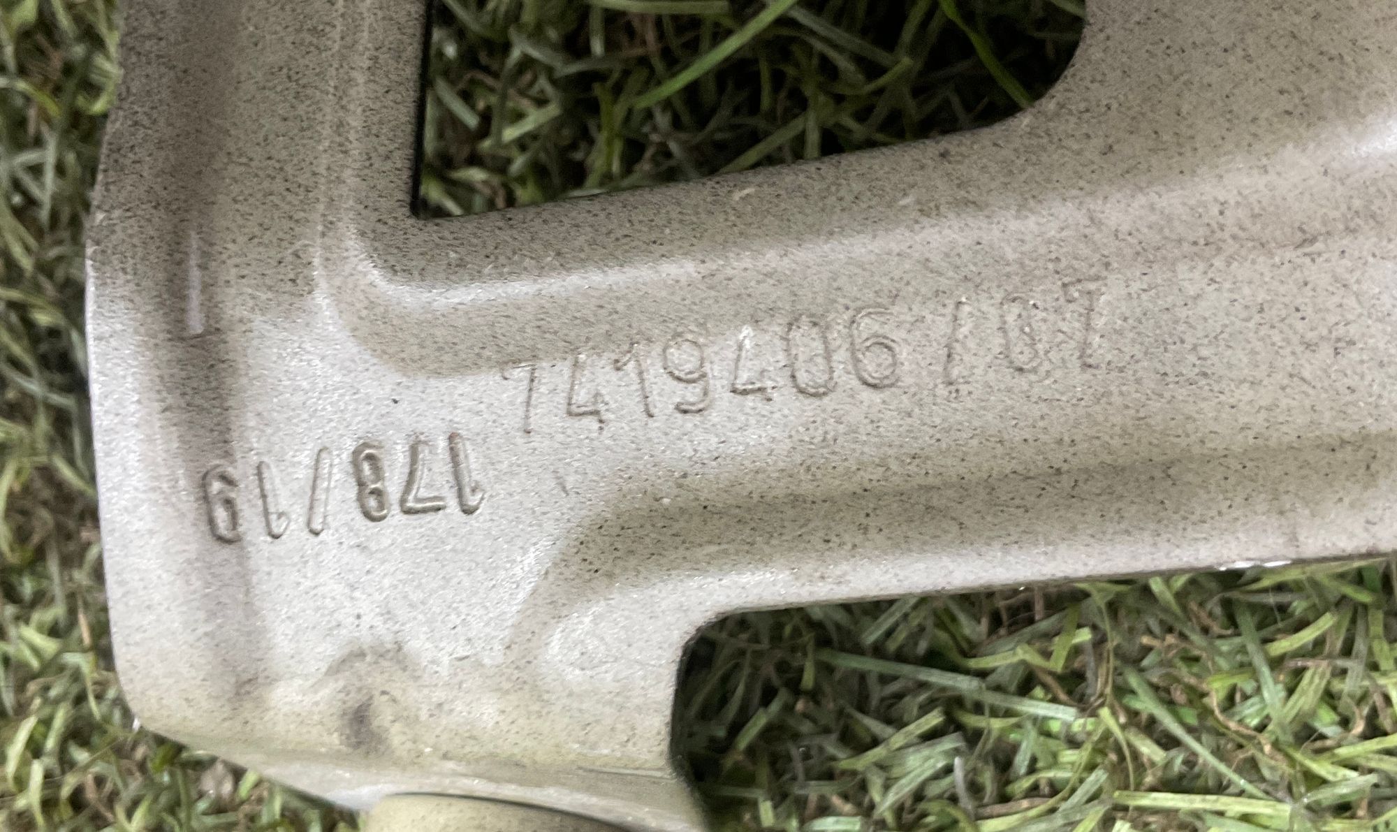 Кронштейн переднего крыла правый BMW 3 G20/G21 рестайлинг 2022, 2000 рублей, Москва