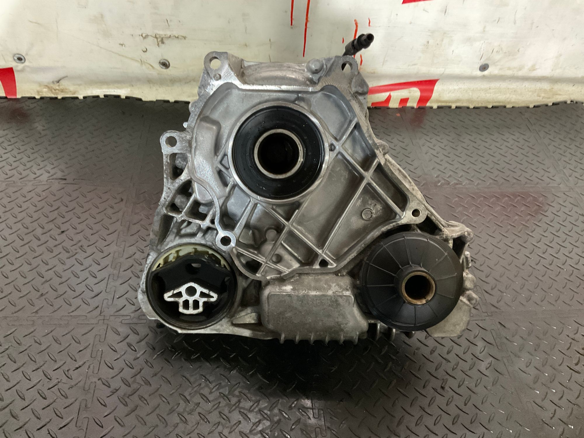 https://ycs.partsauto.market/partsauto-images/thmbs/userImages/h353NjtZg3VDP19b5HMt7LlpbQ93/part/c7a93581-652b-4854-b8b4-28c0aaa9ca23_1747739939788.jpg