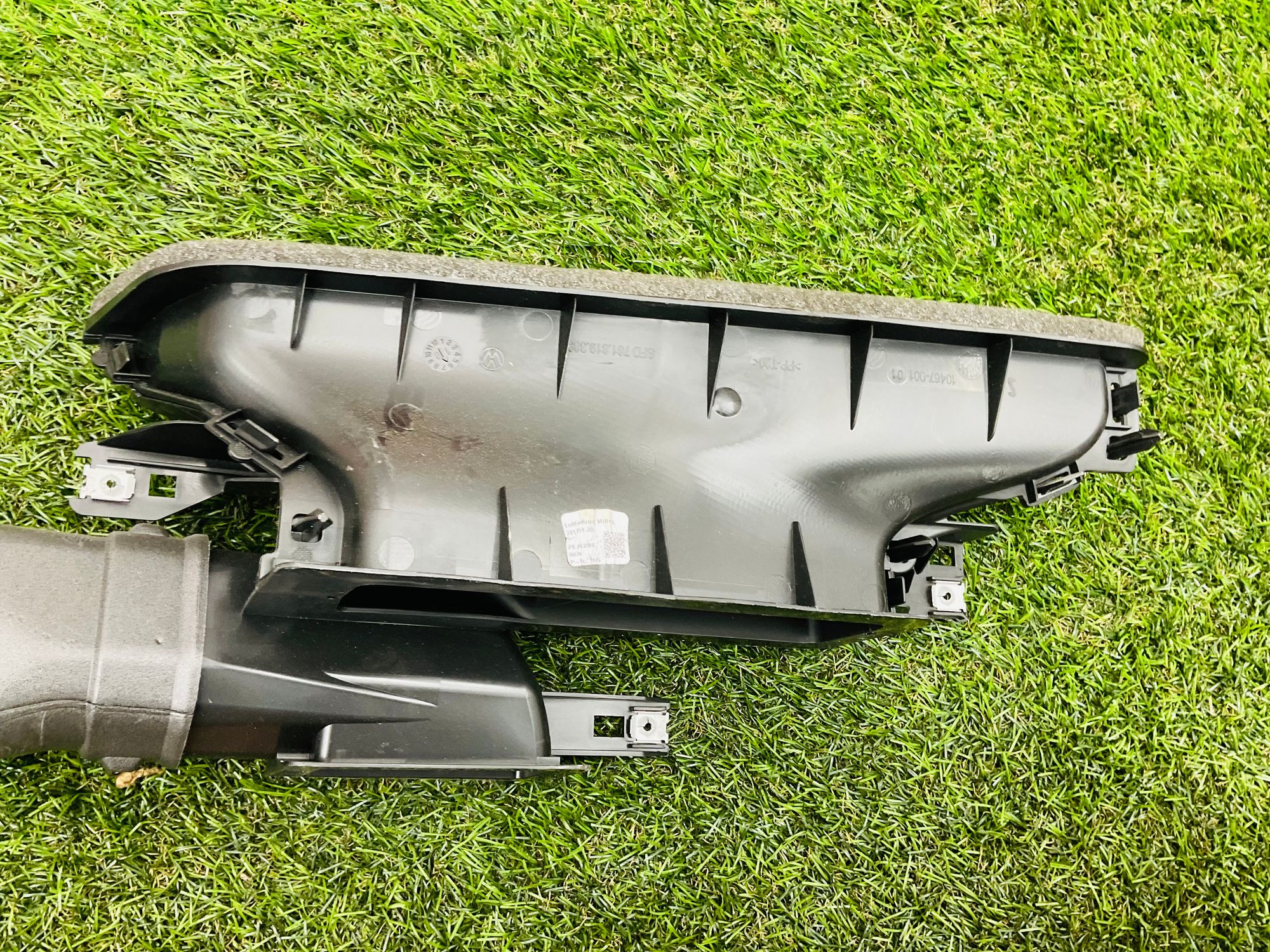 https://ycs.partsauto.market/partsauto-images/thmbs/userImages/h353NjtZg3VDP19b5HMt7LlpbQ93/part/c8275687-ca59-4d89-9376-e0aee213f898_1786542326406.jpg