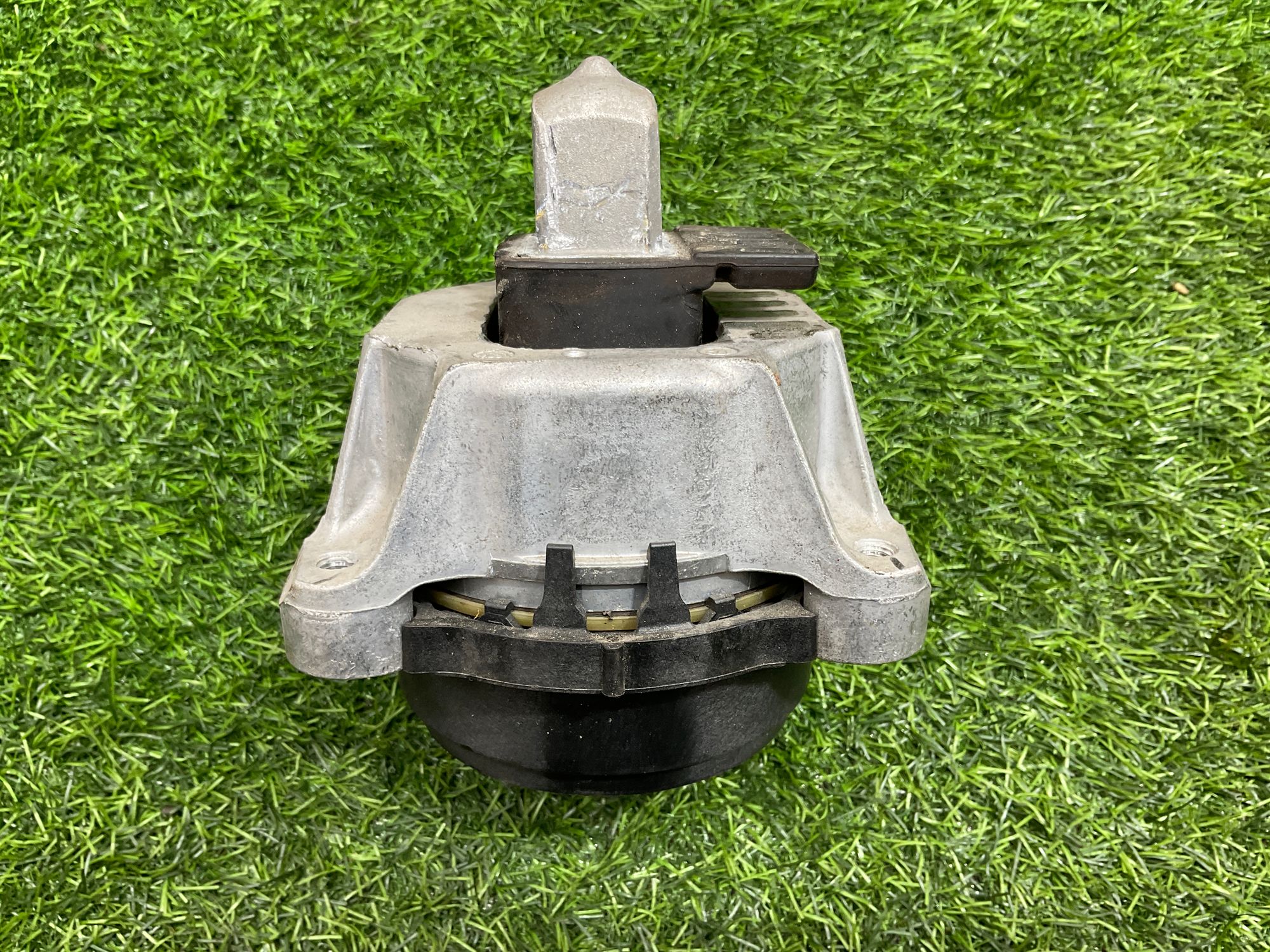 https://ycs.partsauto.market/partsauto-images/thmbs/userImages/h353NjtZg3VDP19b5HMt7LlpbQ93/part/c83c758c-13ab-4b09-9286-810709081796_1734078219514.jpg