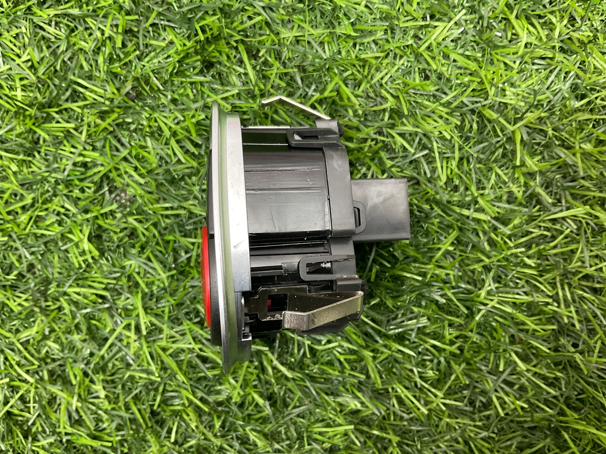 https://ycs.partsauto.market/partsauto-images/thmbs/userImages/h353NjtZg3VDP19b5HMt7LlpbQ93/part/c83f1c78-4d91-414a-b5dd-347e919c7e93_1736347105821.jpg