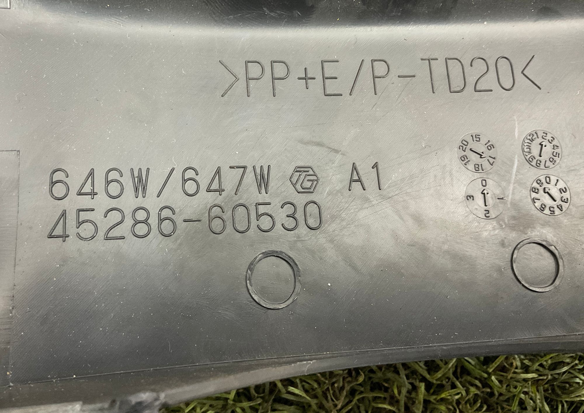 Кожух рулевой колонки Toyota Land Cruiser 200 рестайлинг 2 (2015—2023) 2017, 4000 рублей, Москва