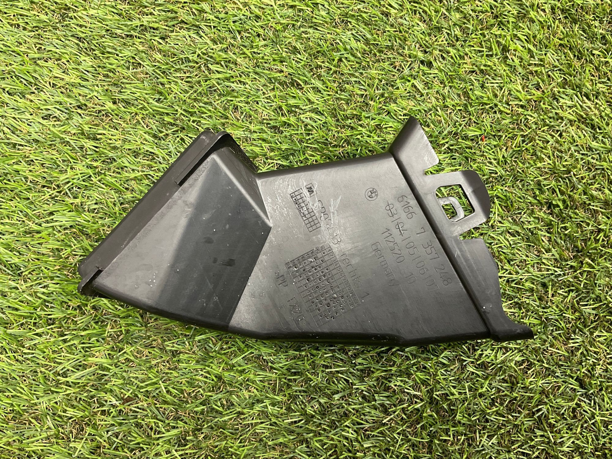 Водосток капота правый BMW 5 серия, G30/G31 рестайлинг, 1000 рублей, Москва