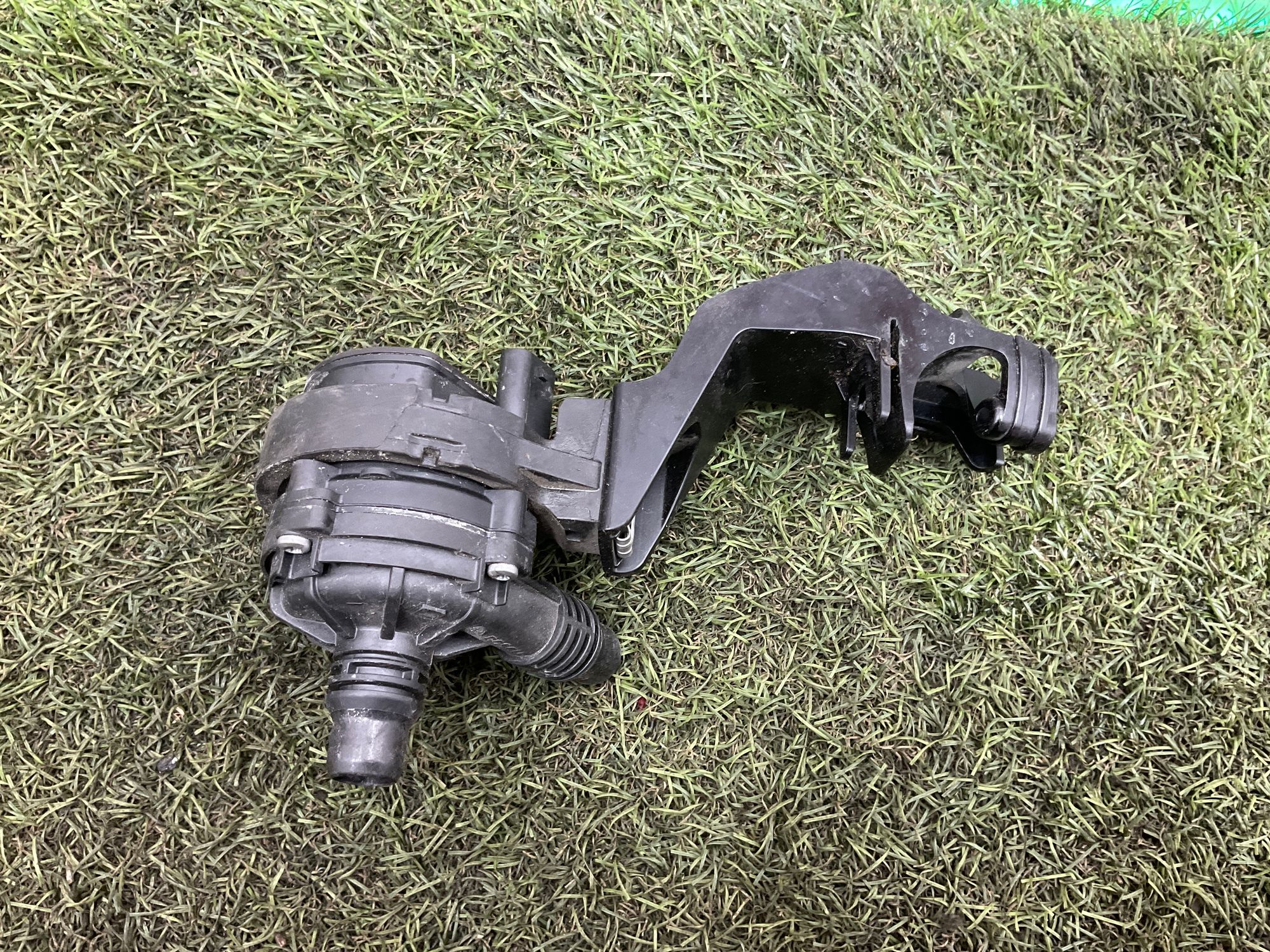 Дополнительный насос BMW 7 G11/G12 рестайлинг (2019-2023) 2022, 13000 рублей, Москва