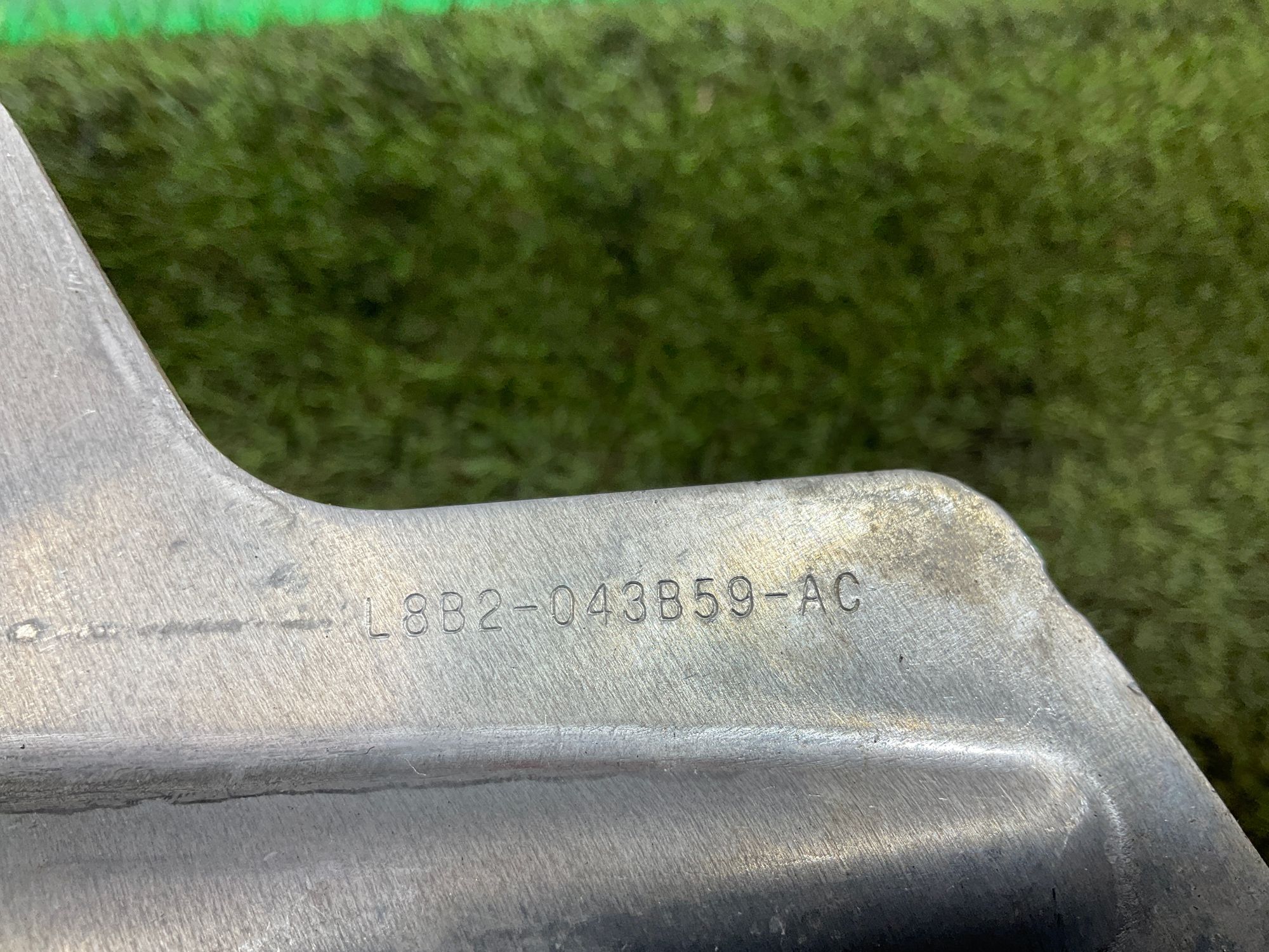 Крепление передней консоли левое Land Rover Defender, II L663, 1500 рублей, Москва