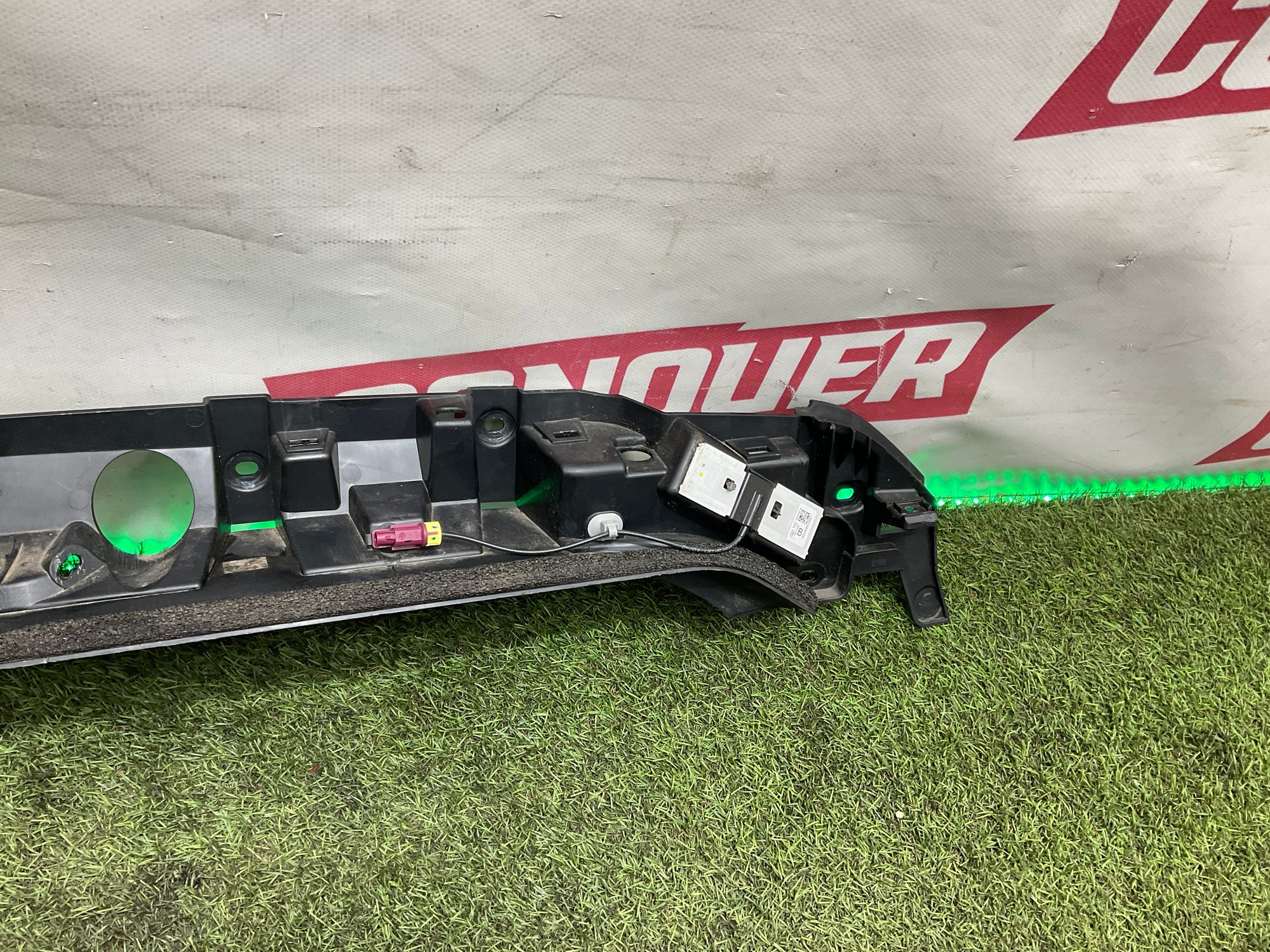 Крепление спойлера крышки багажника Land Rover Defender II L663 2022, 11000 рублей, Москва