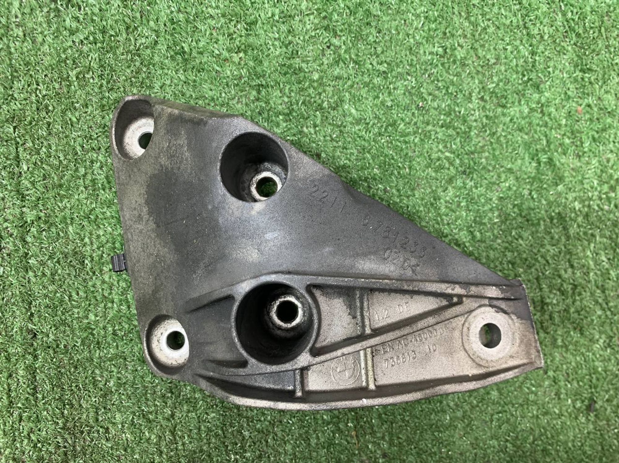 Кронштейн двигателя левый N20 BMW 5 F10 F11 F18, 2000 рублей, Москва