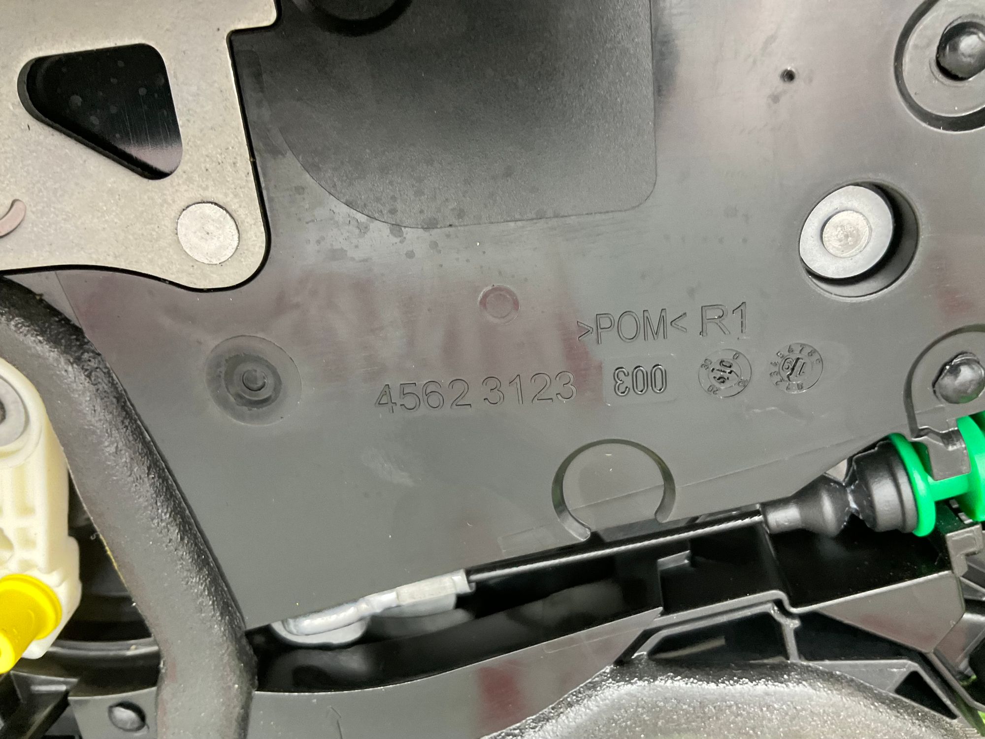 https://ycs.partsauto.market/partsauto-images/thmbs/userImages/h353NjtZg3VDP19b5HMt7LlpbQ93/part/ca063393-4052-4783-a672-a5ecb5f429fa_1781342727185.jpg