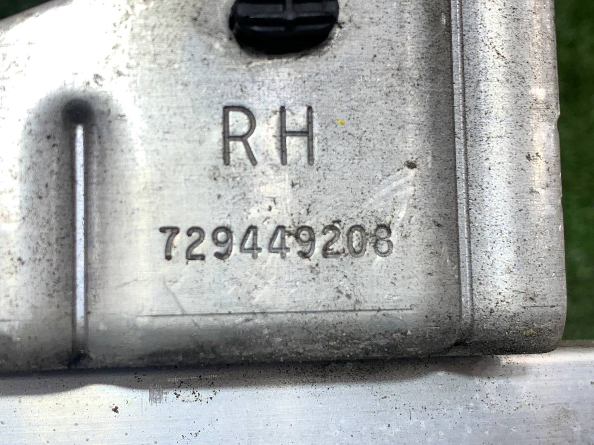 https://ycs.partsauto.market/partsauto-images/thmbs/userImages/h353NjtZg3VDP19b5HMt7LlpbQ93/part/ca7660ac-ebd2-4141-9ddc-ea2557585e02_1727422927442.jpg